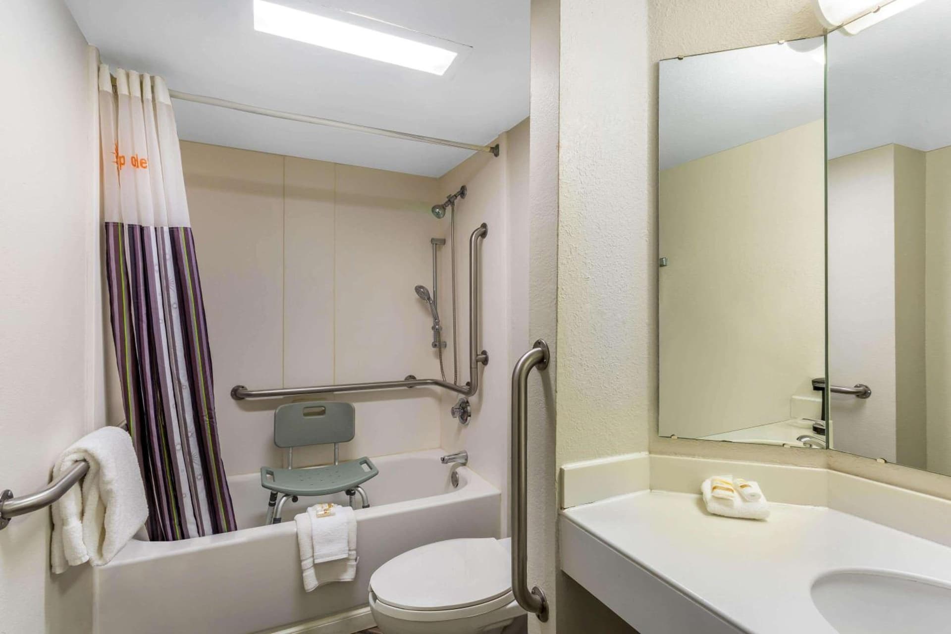 La Quinta Inn by Wyndham Odessa gallery photo in Odessa, TX — image 17
