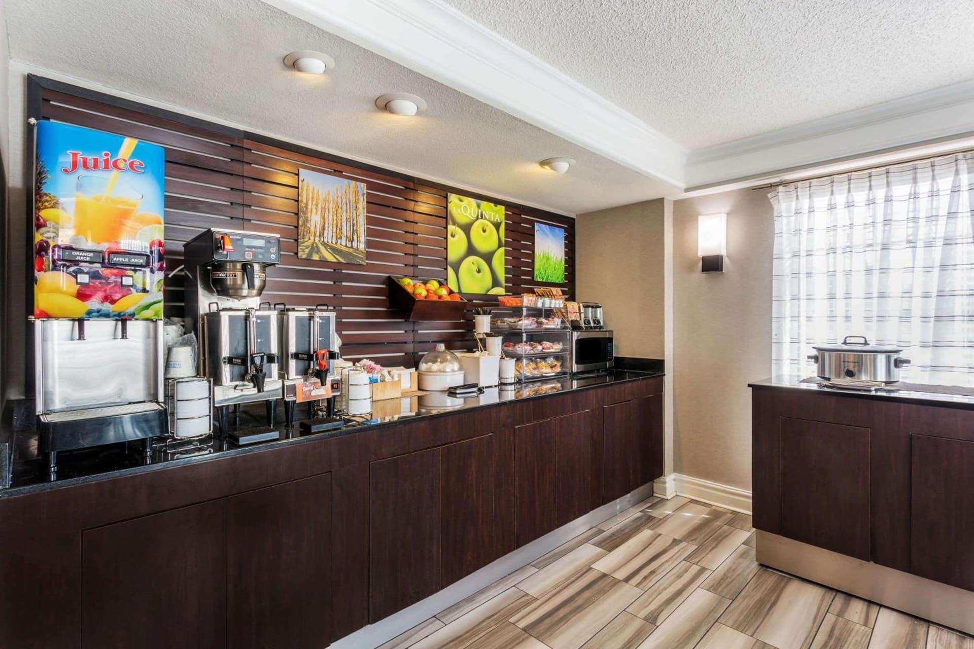 La Quinta Inn by Wyndham Odessa interior in Odessa, TX — gallery photo 2