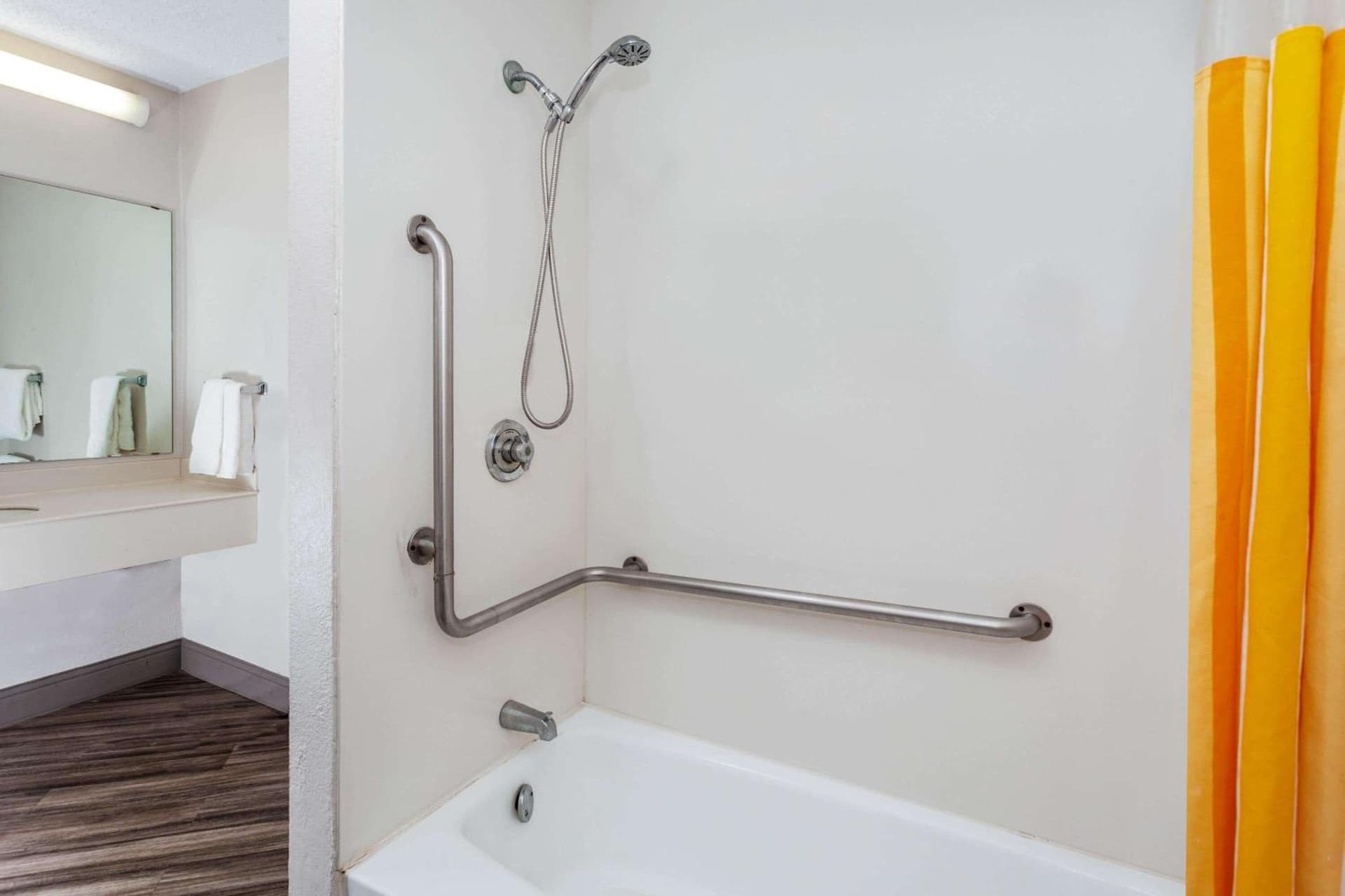 La Quinta Inn by Wyndham Laredo I-35 gallery photo in Laredo, TX — image 38