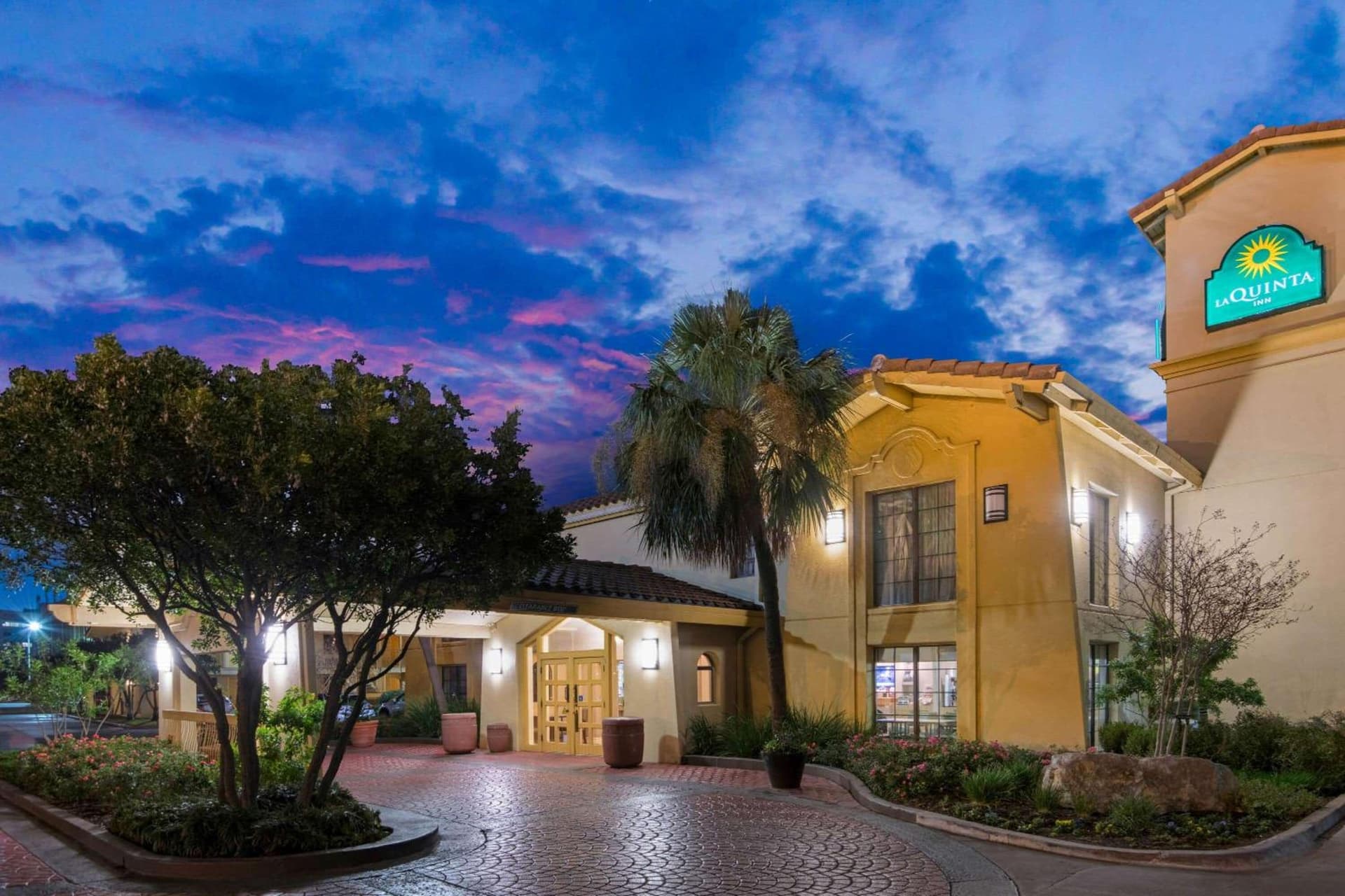 La Quinta Inn by Wyndham San Antonio Market Square property views in San Antonio, TX — gallery photo 3