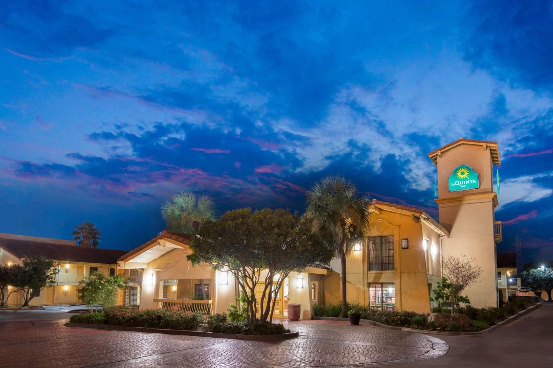 La Quinta Inn by Wyndham San Antonio Market Square gallery photo in San Antonio, TX — image 25