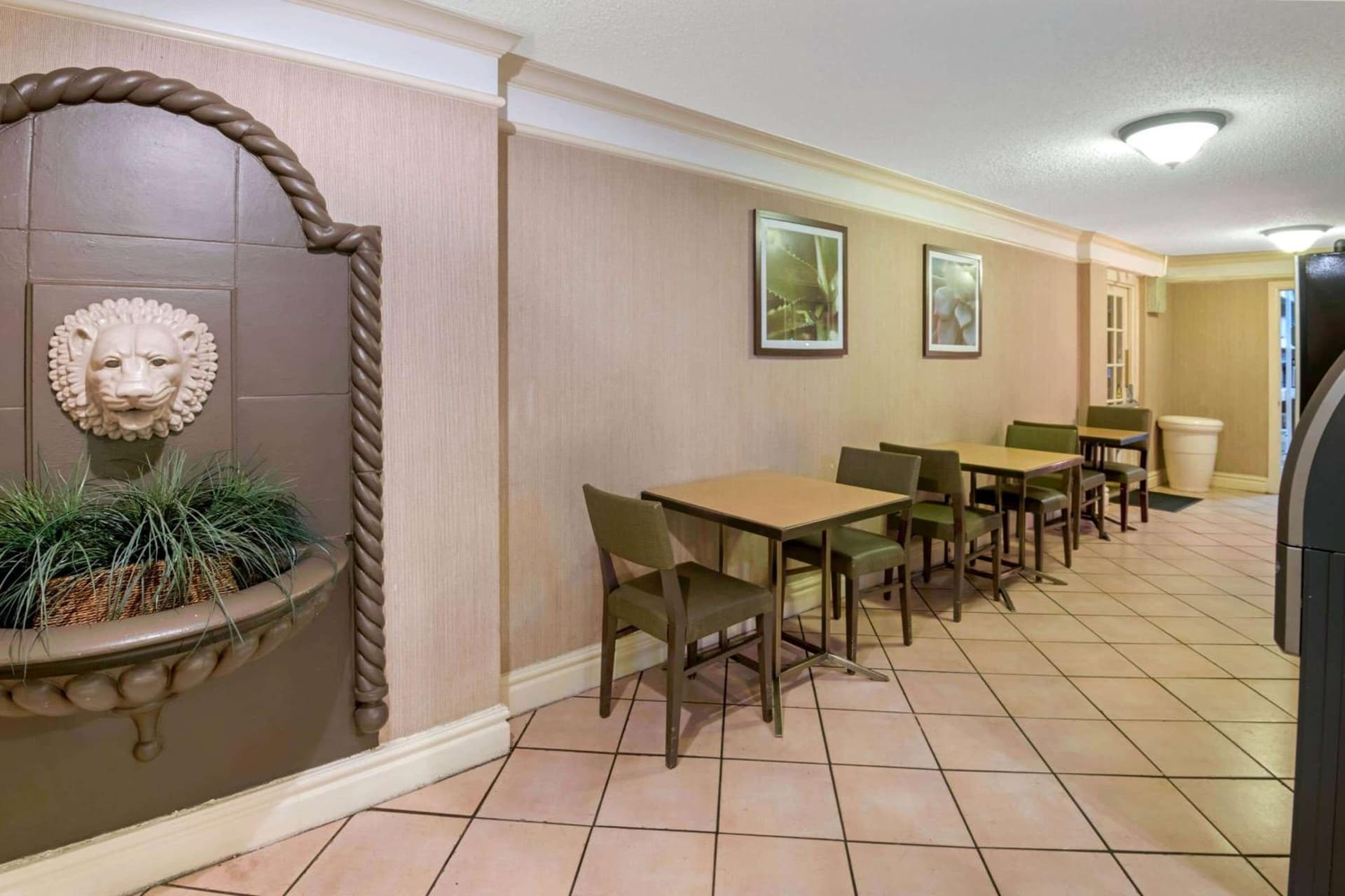 La Quinta Inn by Wyndham San Antonio Market Square gallery photo in San Antonio, TX — image 15