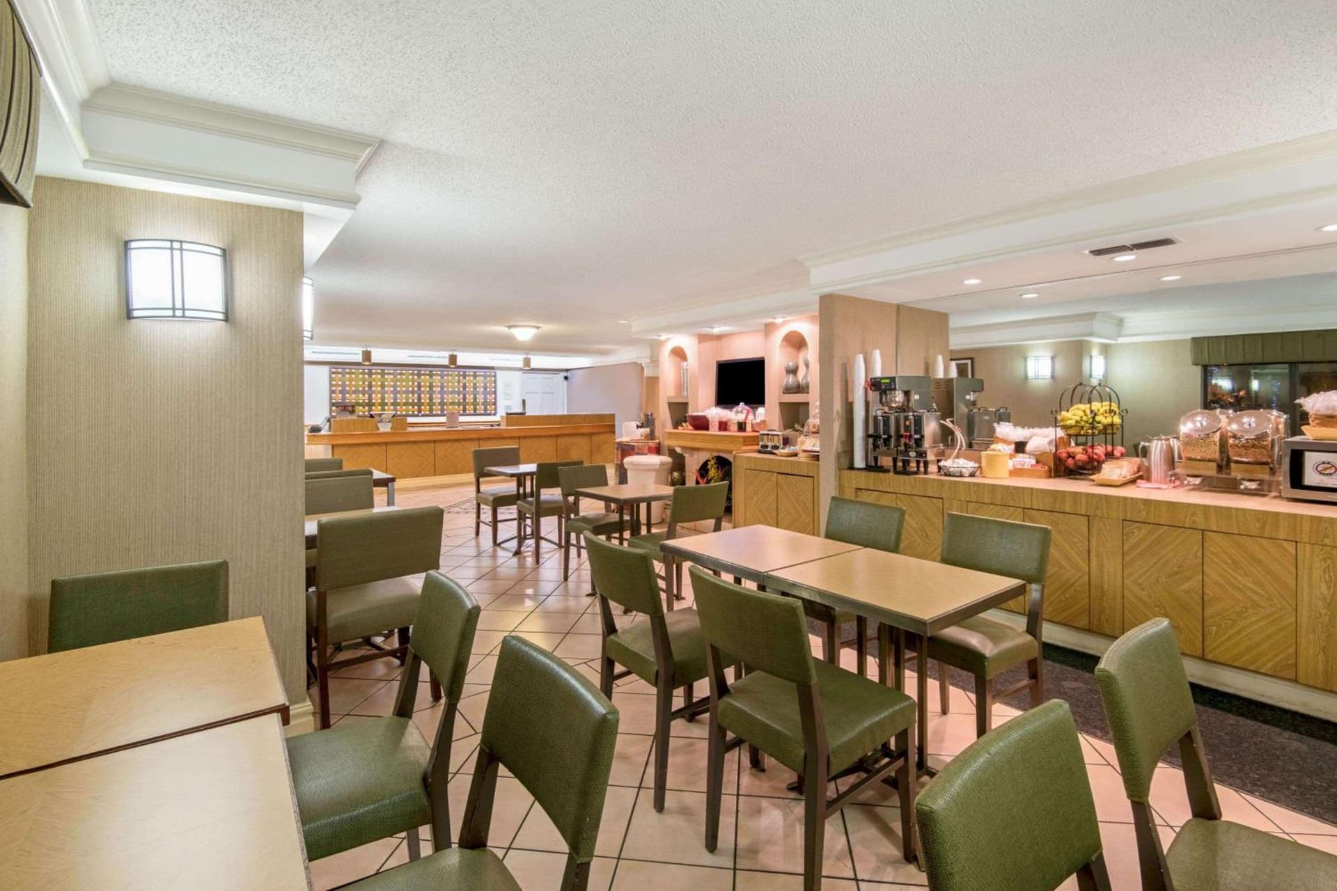 La Quinta Inn by Wyndham San Antonio Market Square gallery photo in San Antonio, TX — image 21