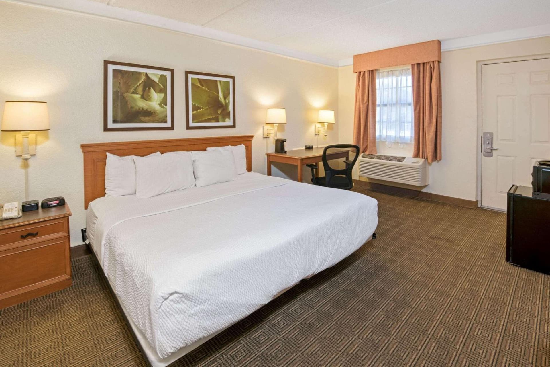 La Quinta Inn by Wyndham San Antonio Market Square gallery photo in San Antonio, TX — image 23