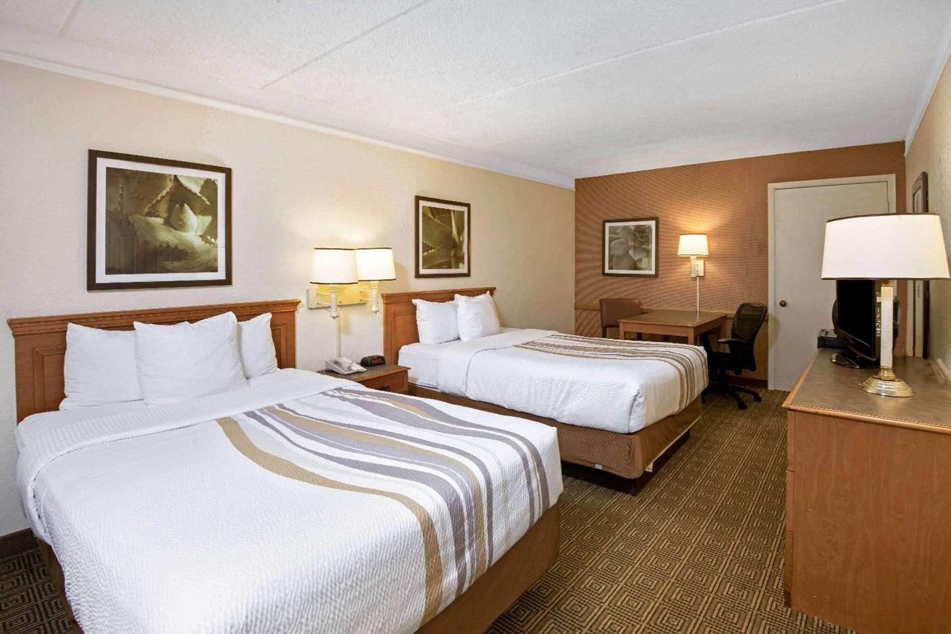 La Quinta Inn by Wyndham San Antonio Market Square gallery photo in San Antonio, TX — image 9