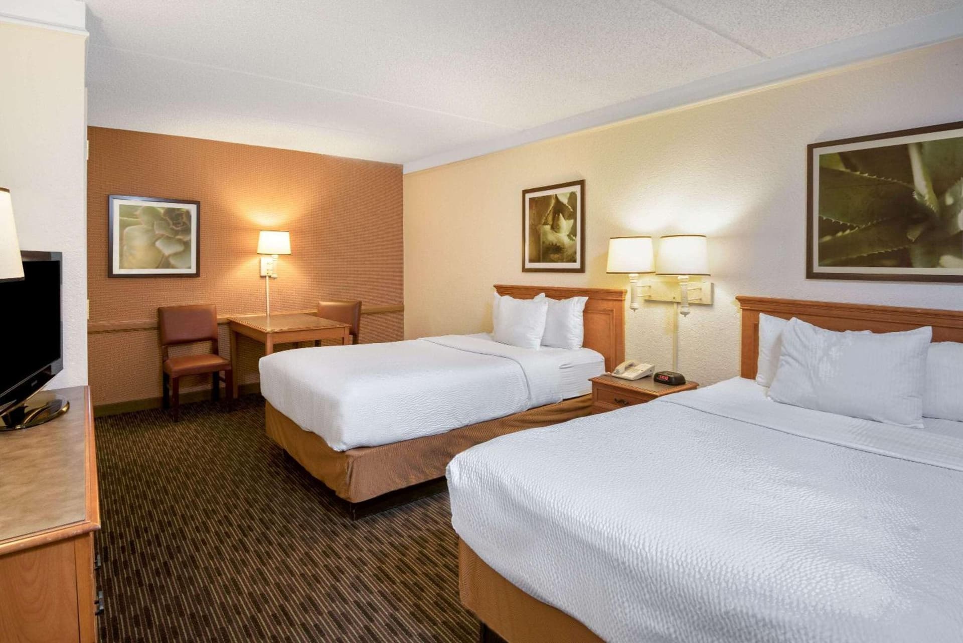 La Quinta Inn by Wyndham San Antonio Market Square gallery photo in San Antonio, TX — image 17