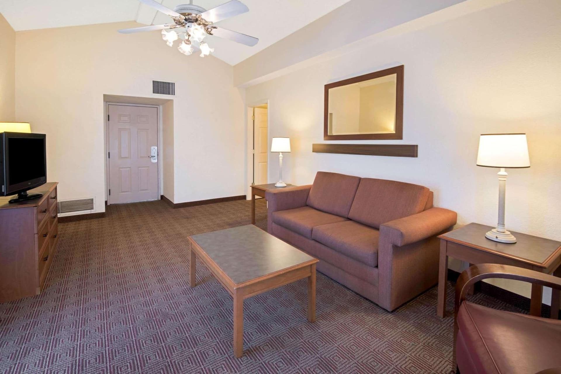 La Quinta Inn by Wyndham San Antonio Market Square gallery photo in San Antonio, TX — image 4