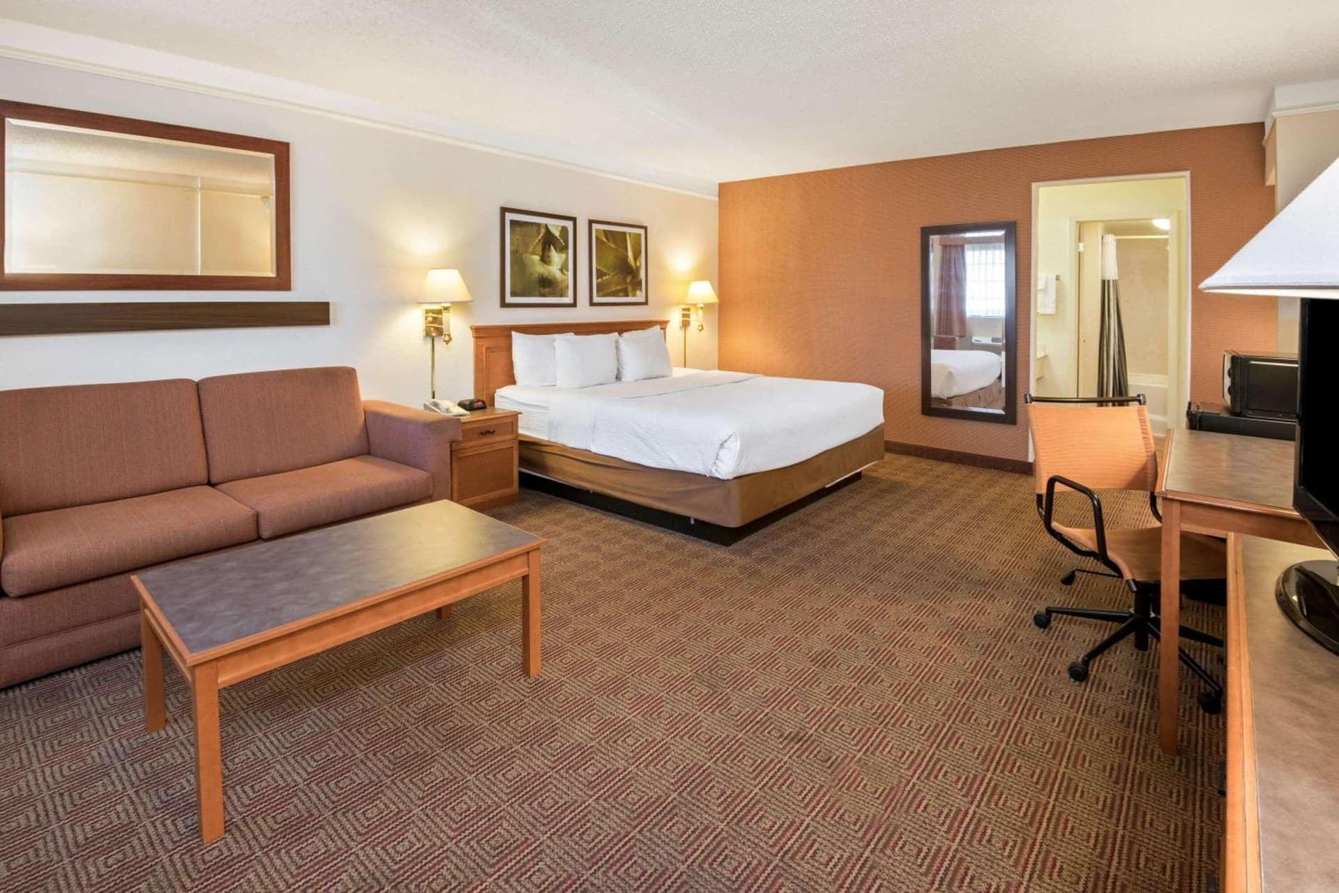 La Quinta Inn by Wyndham San Antonio Market Square property views in San Antonio, TX — gallery photo 3