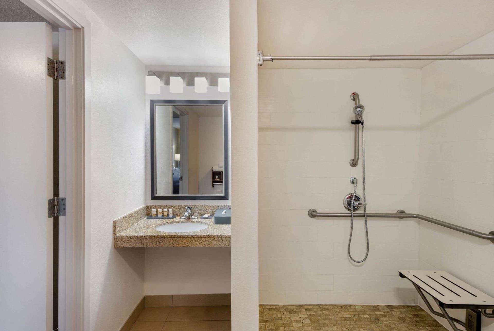 La Quinta by Wyndham Oakland - Hayward gallery photo in Hayward, CA — image 11