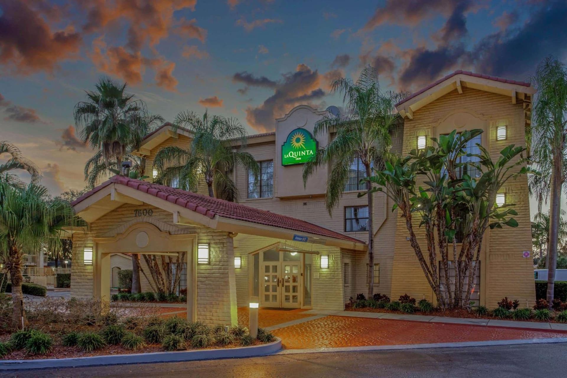 La Quinta by Wyndham St Petersburg-Clearwater interior in Pinellas Park, FL — gallery photo 2