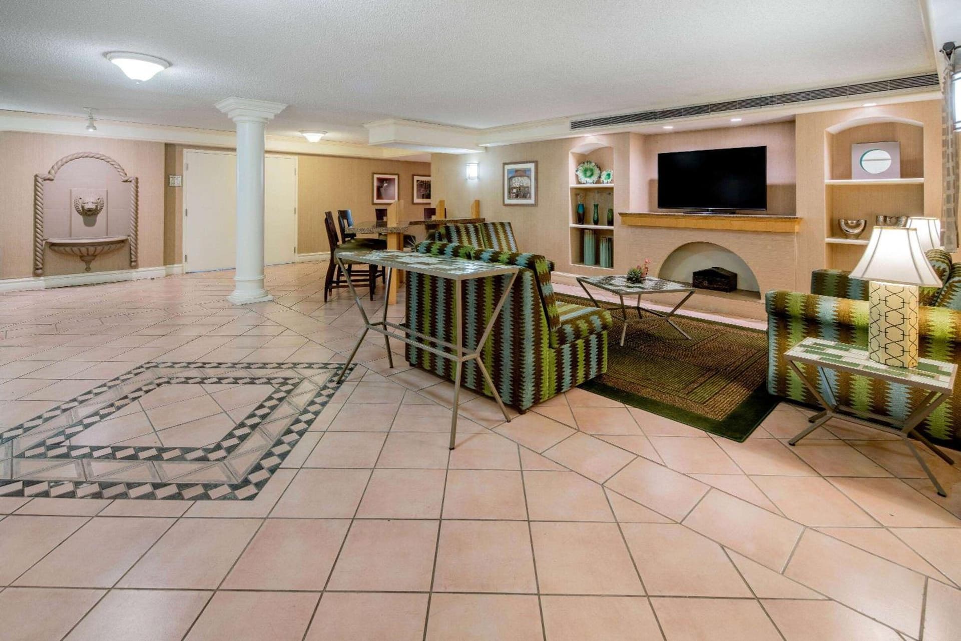 La Quinta Inn & Suites by Wyndham Irvine Spectrum gallery photo in Irvine, CA — image 16