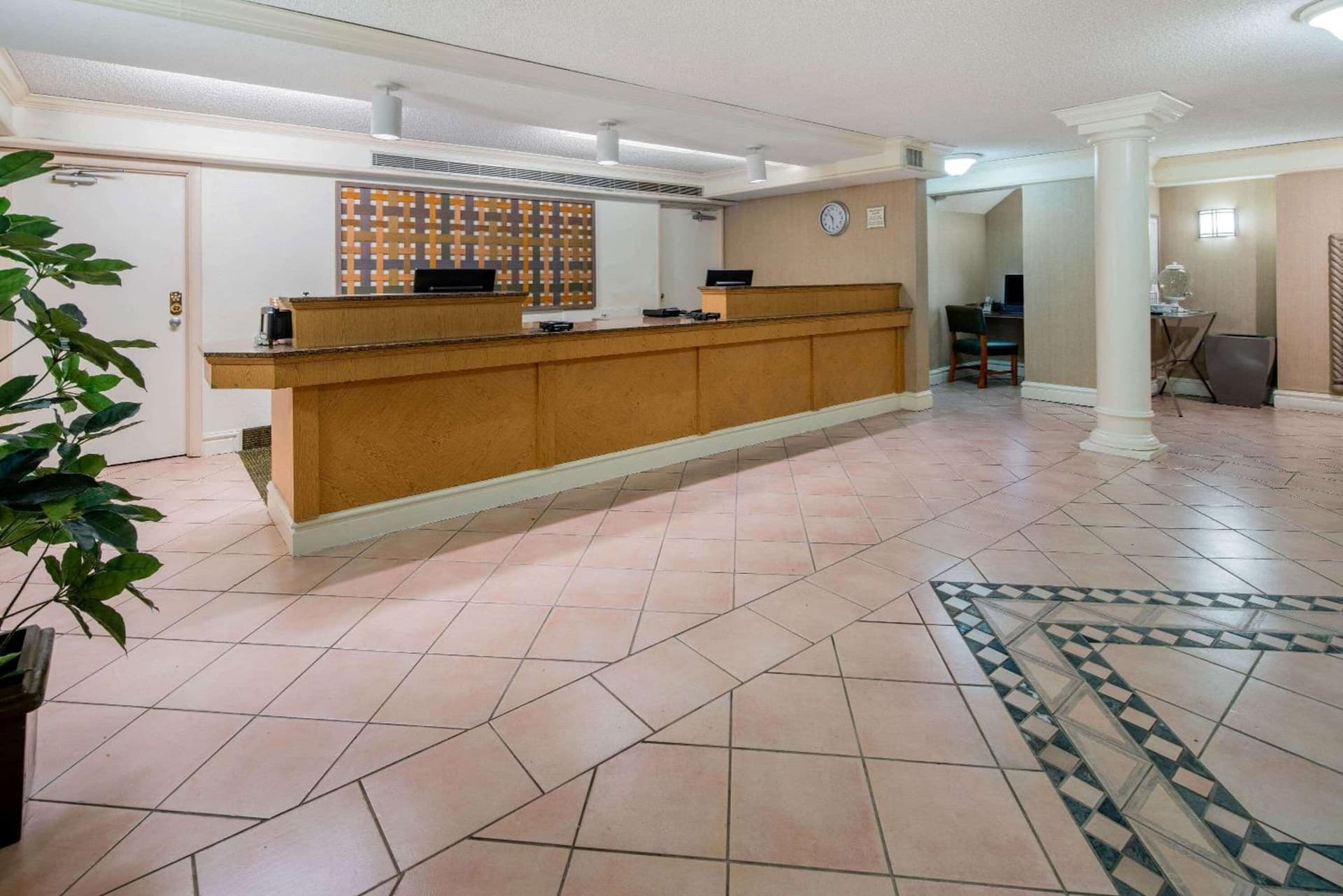 La Quinta Inn & Suites by Wyndham Irvine Spectrum interior in Irvine, CA — gallery photo 2