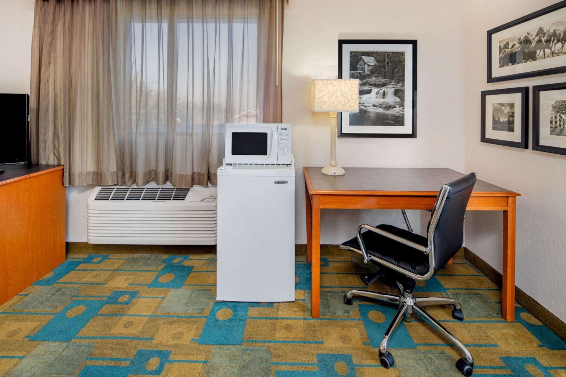 La Quinta Inn & Suites by Wyndham Irvine Spectrum gallery photo in Irvine, CA — image 6