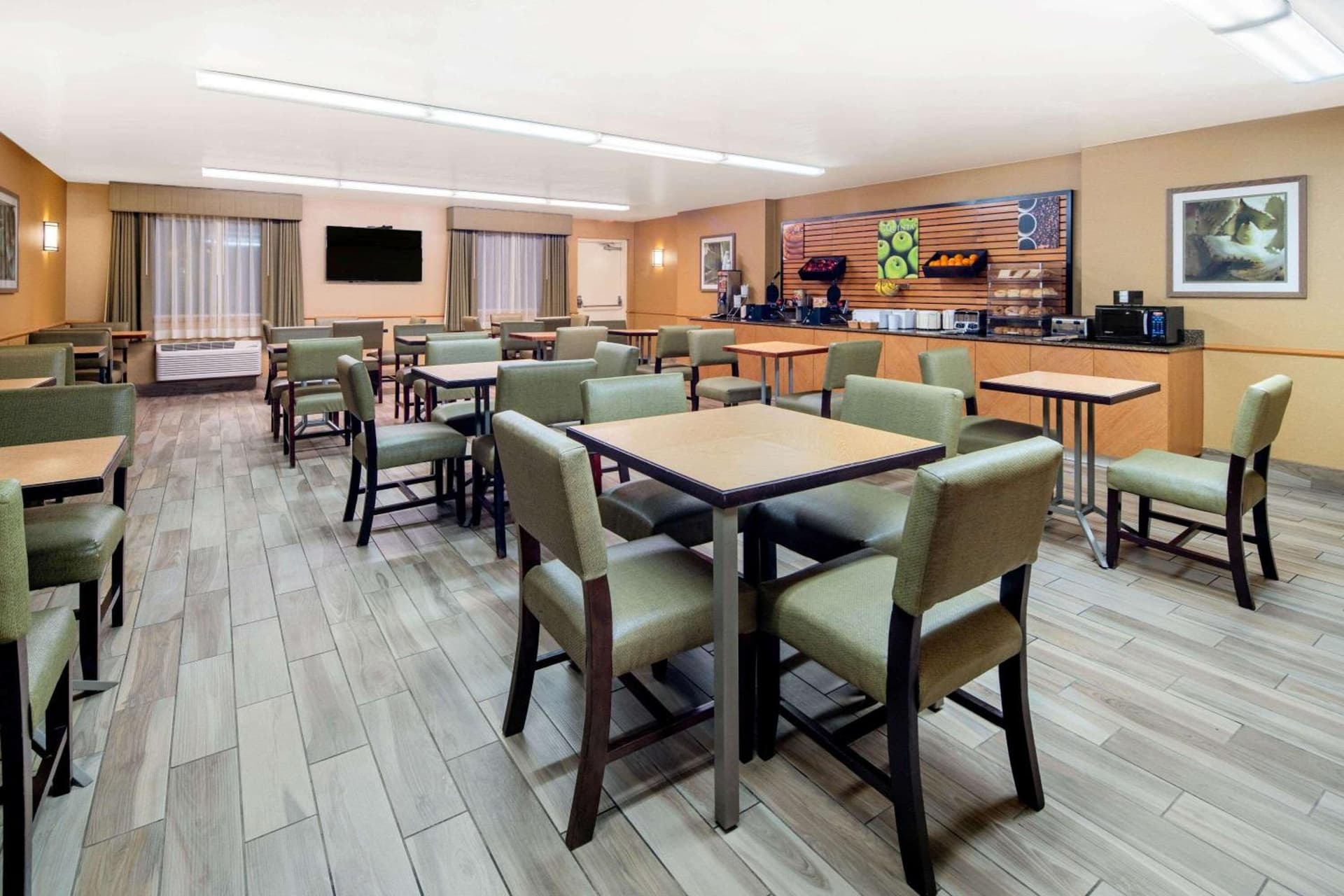 La Quinta Inn & Suites by Wyndham Irvine Spectrum gallery photo in Irvine, CA — image 15