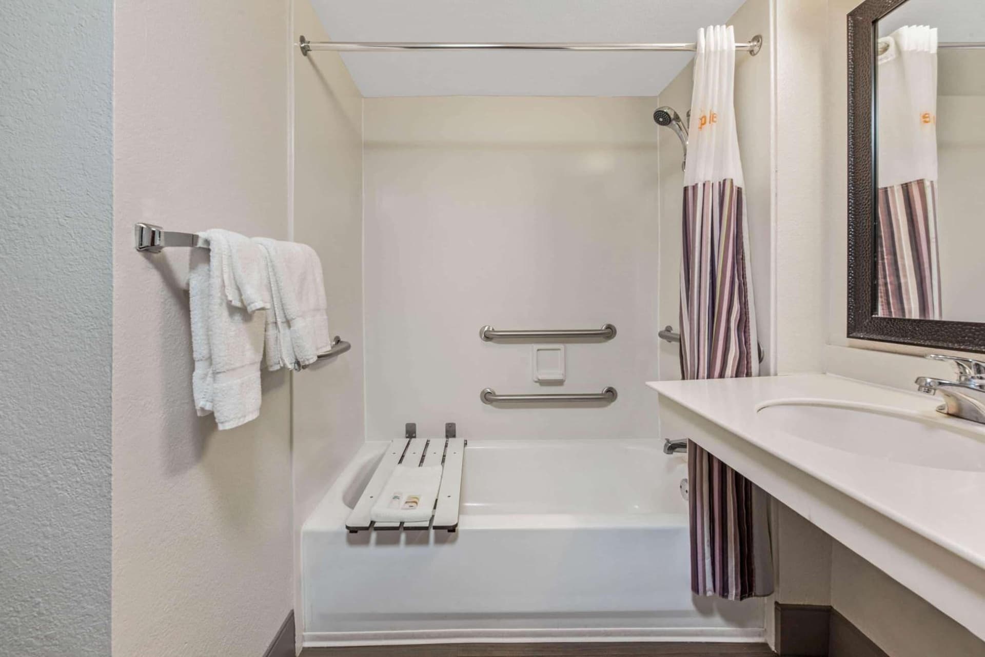 La Quinta Inn by Wyndham Miami Airport North gallery photo in Miami, FL — image 32