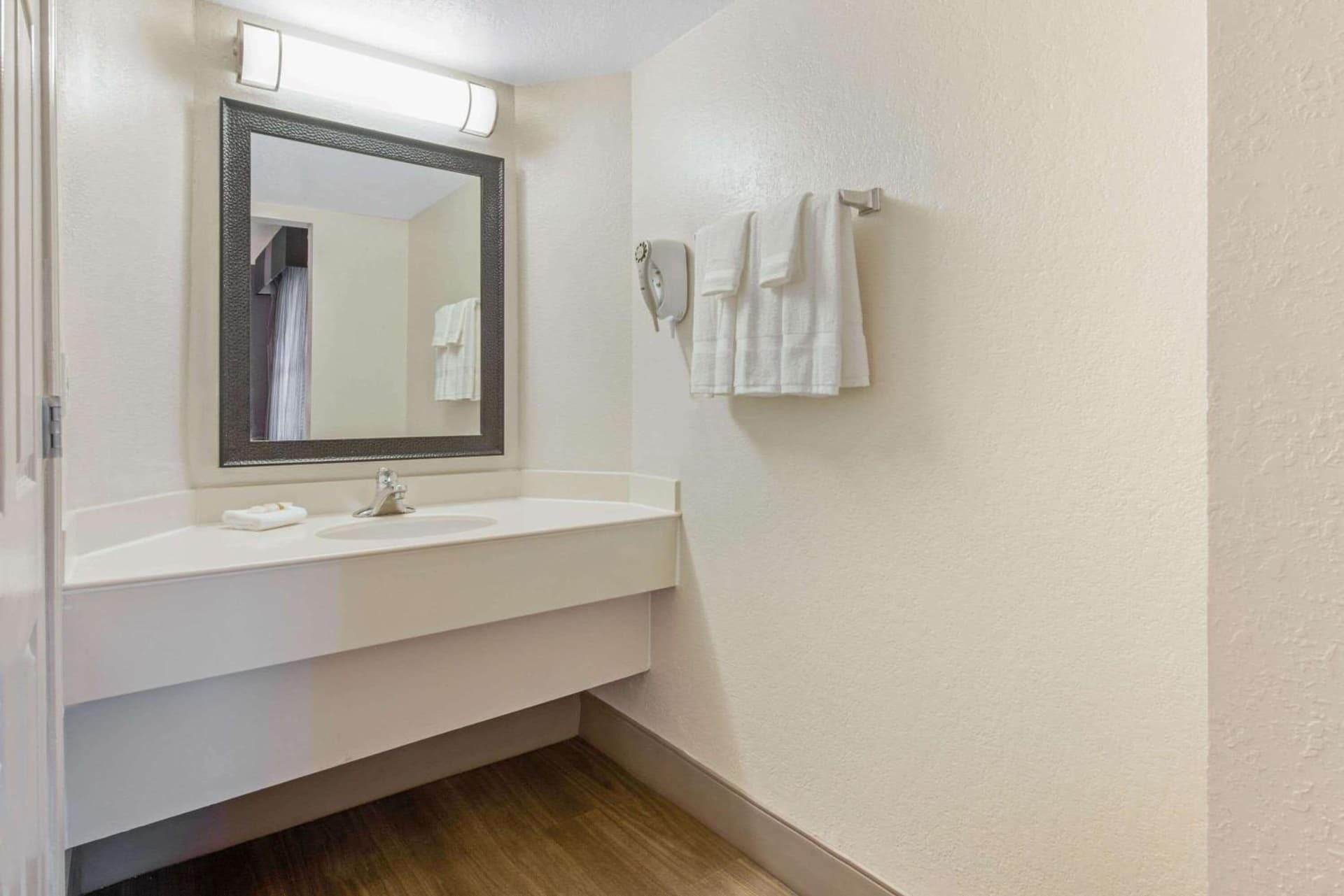 La Quinta Inn by Wyndham Miami Airport North gallery photo in Miami, FL — image 53