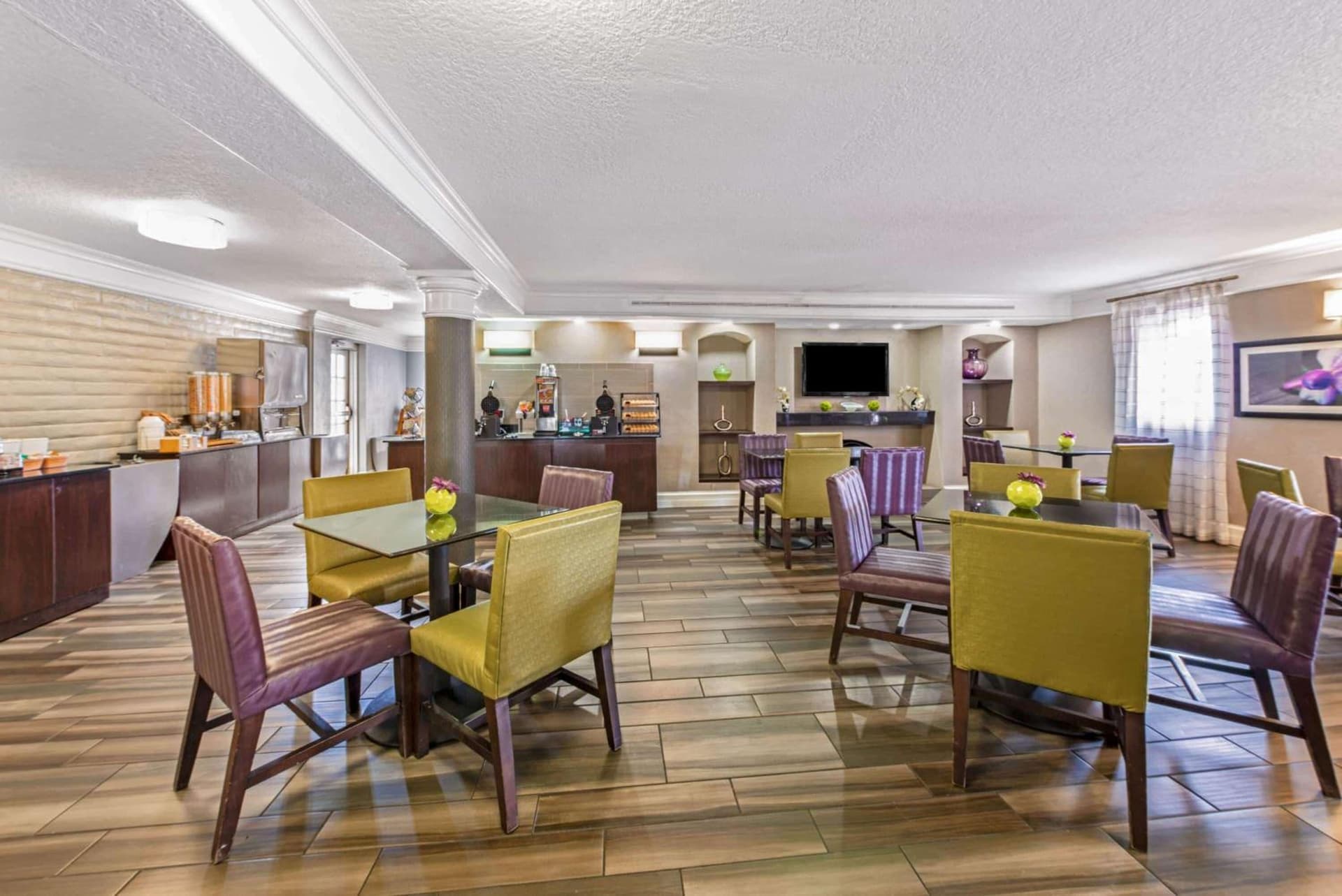 La Quinta Inn by Wyndham Miami Airport North gallery photo in Miami, FL — image 17