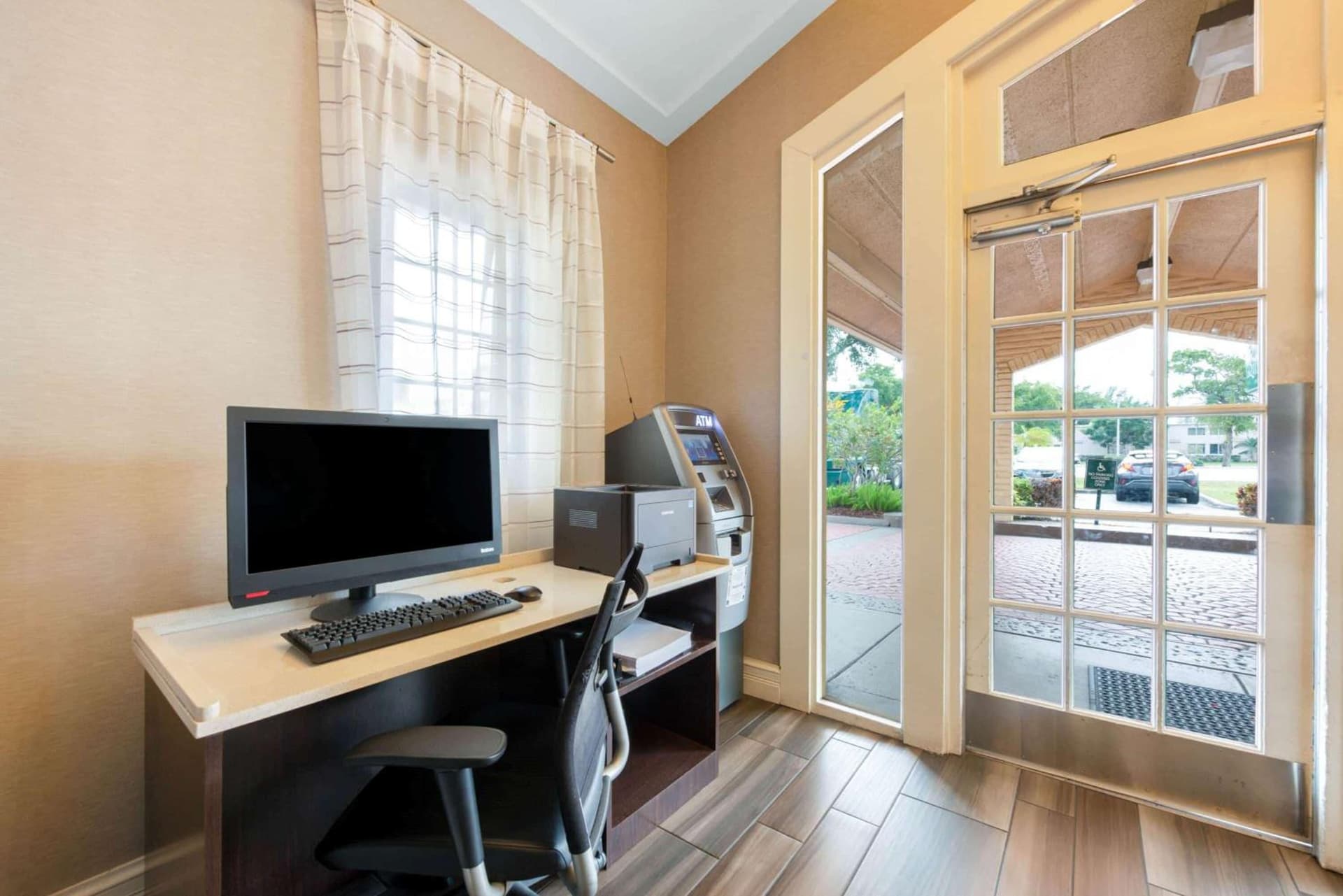 La Quinta Inn by Wyndham Miami Airport North property views in Miami, FL — gallery photo 3