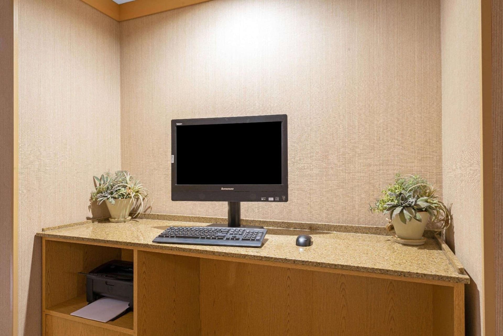 La Quinta by Wyndham Salt Lake City - Layton gallery photo in Layton, UT — image 10