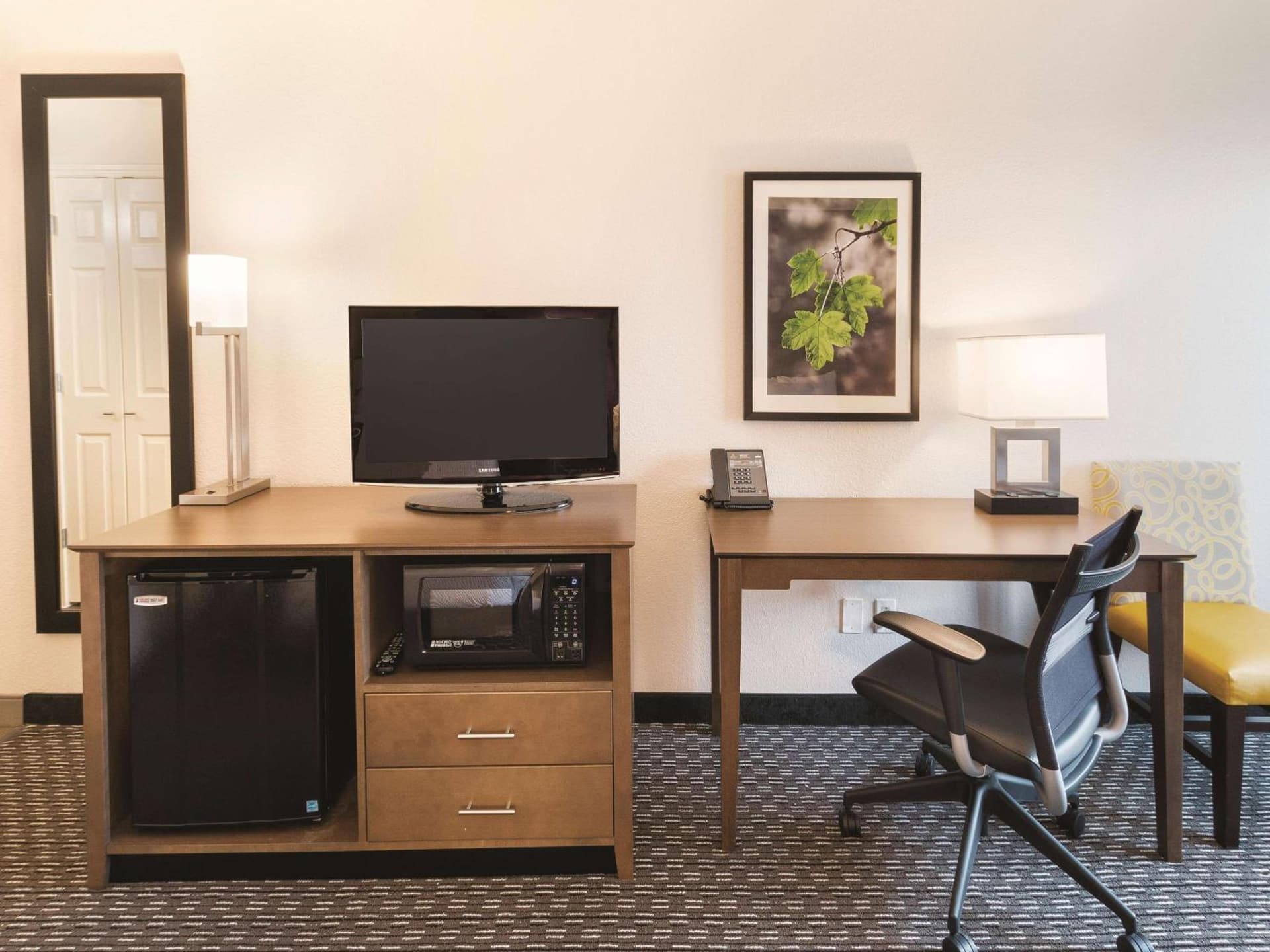 La Quinta by Wyndham Arlington North 6 Flags Dr gallery photo in Arlington, TX — image 8