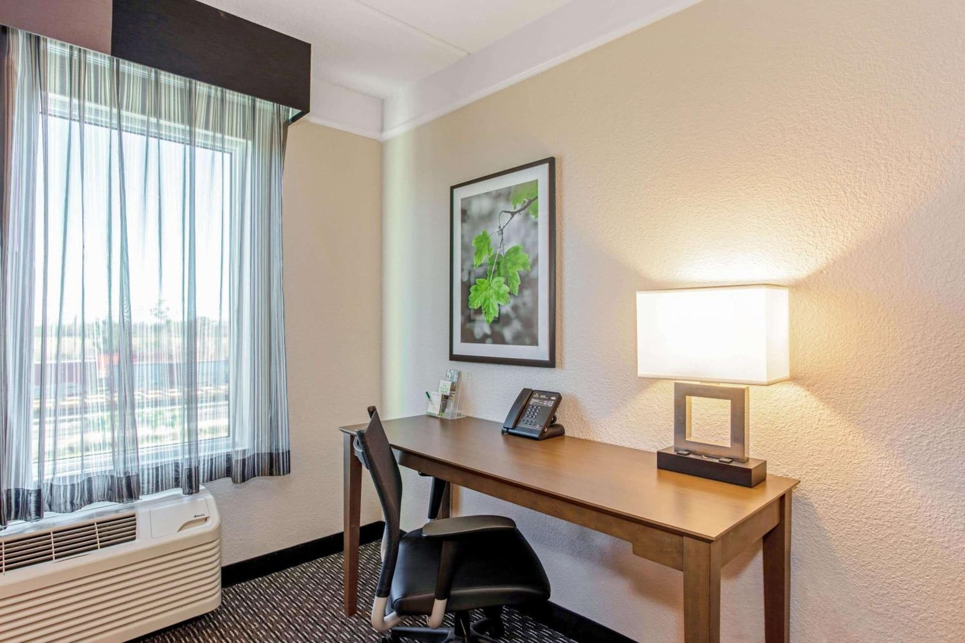 La Quinta Inn & Suites by Wyndham Panama City gallery photo in Panama City, FL — image 22