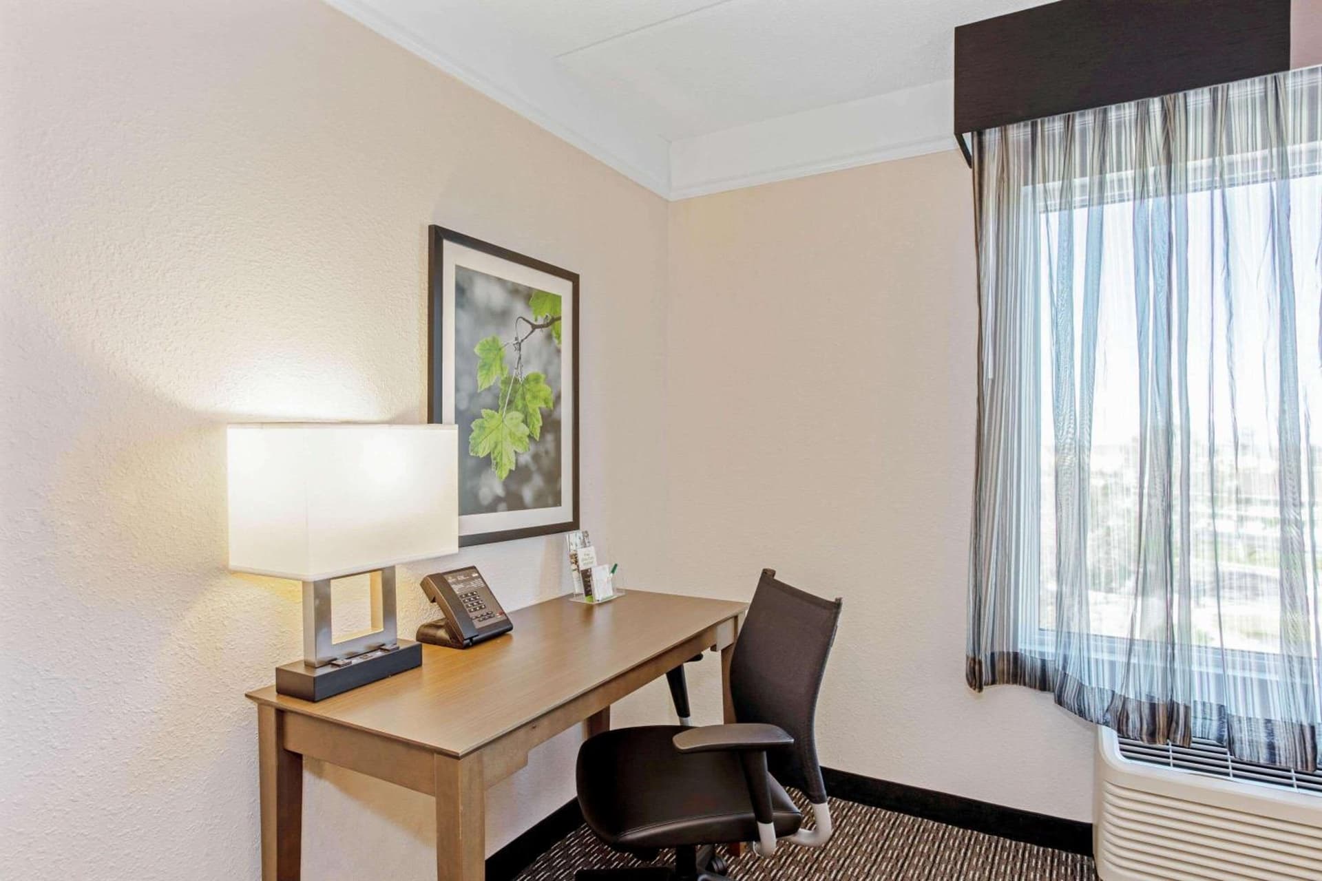 La Quinta Inn & Suites by Wyndham Panama City gallery photo in Panama City, FL — image 32