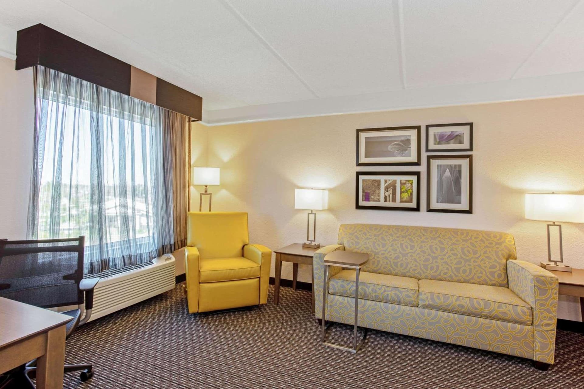 La Quinta Inn & Suites by Wyndham Panama City gallery photo in Panama City, FL — image 15