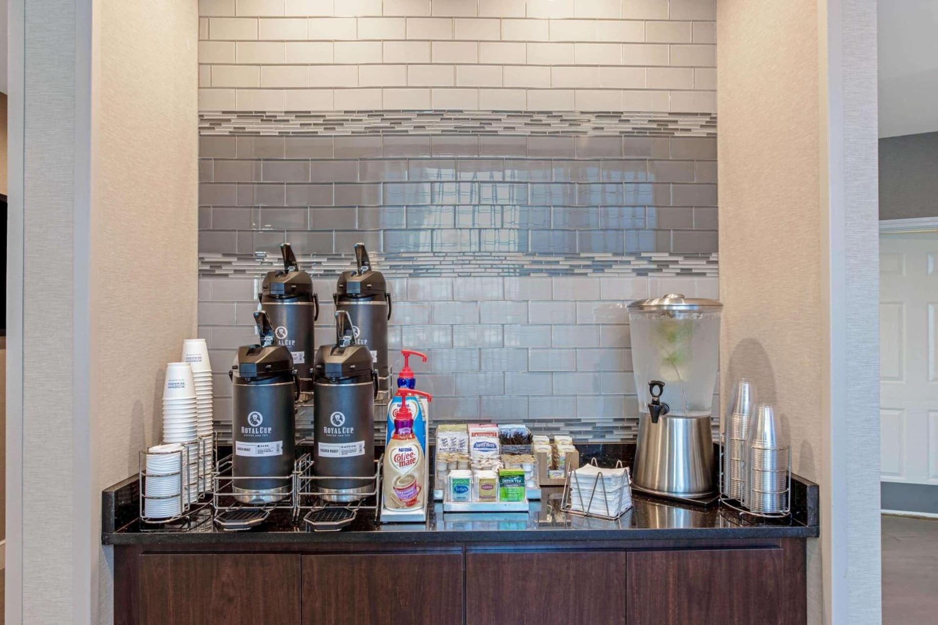 La Quinta Inn & Suites by Wyndham Panama City gallery photo in Panama City, FL — image 24