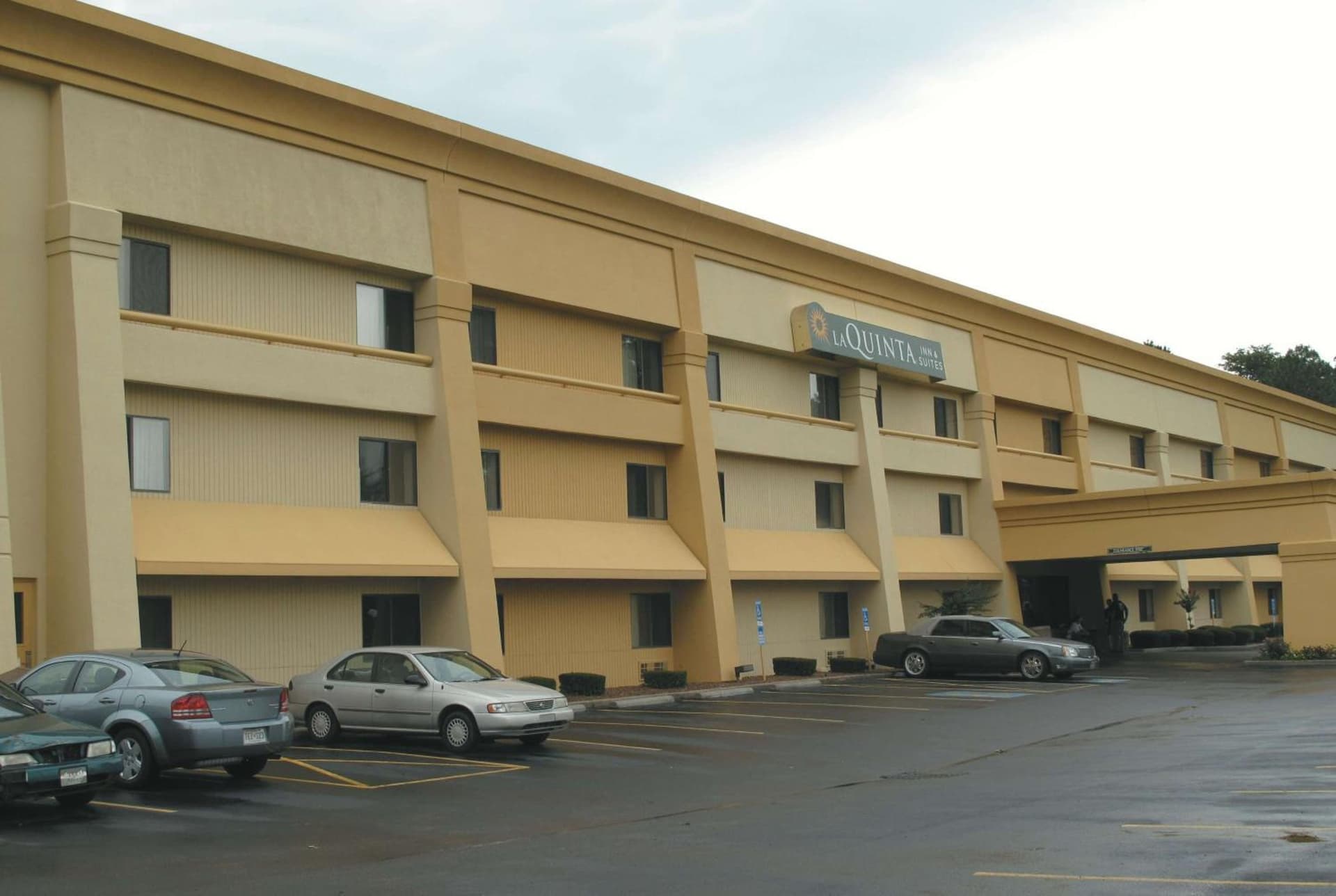 Hawthorn Extended Stay by Wyndham Jackson featured exterior or lobby in Jackson, TN — similar hotel