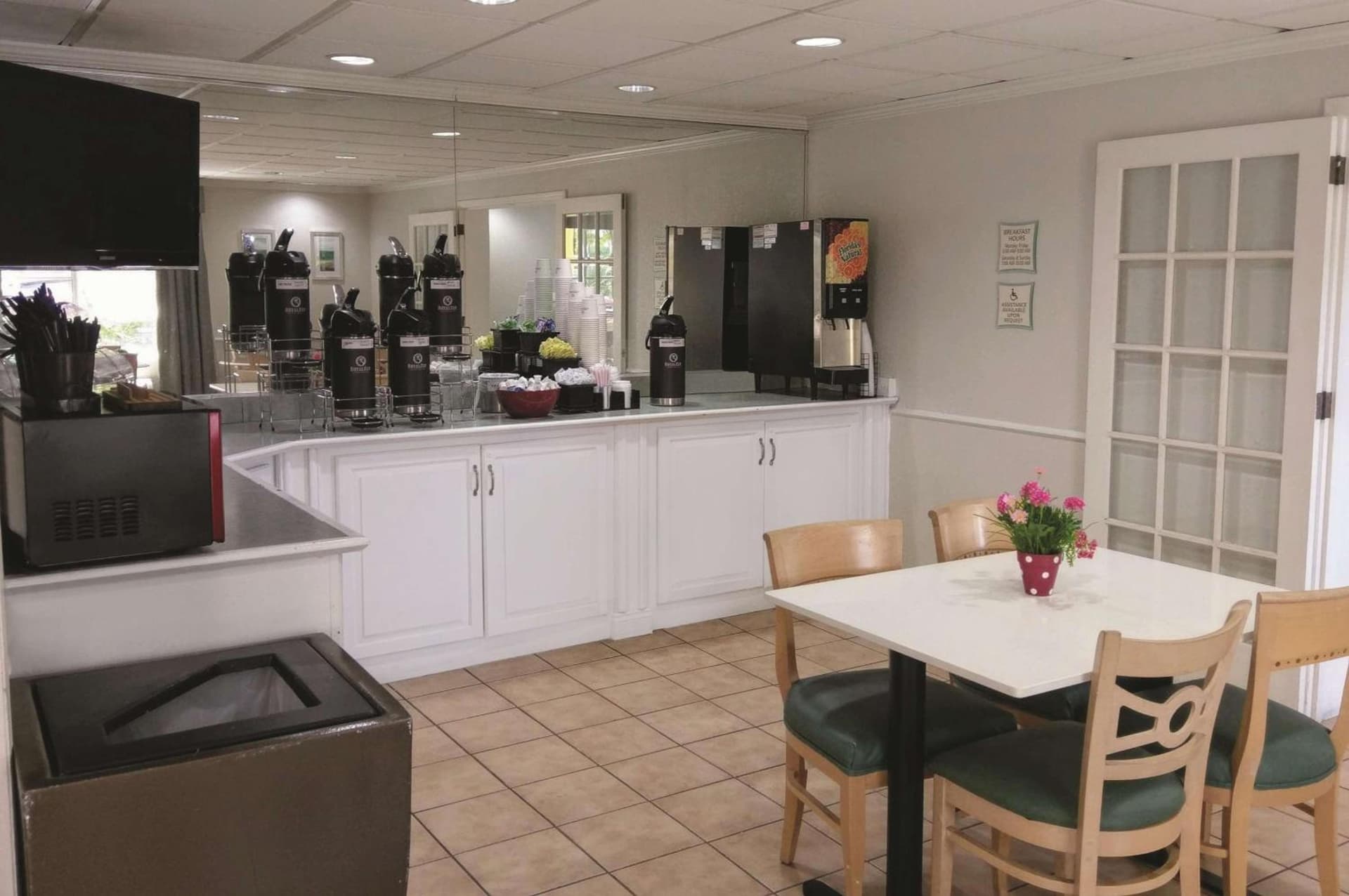 La Quinta by Wyndham Melbourne Viera interior in Melbourne, FL — gallery photo 2