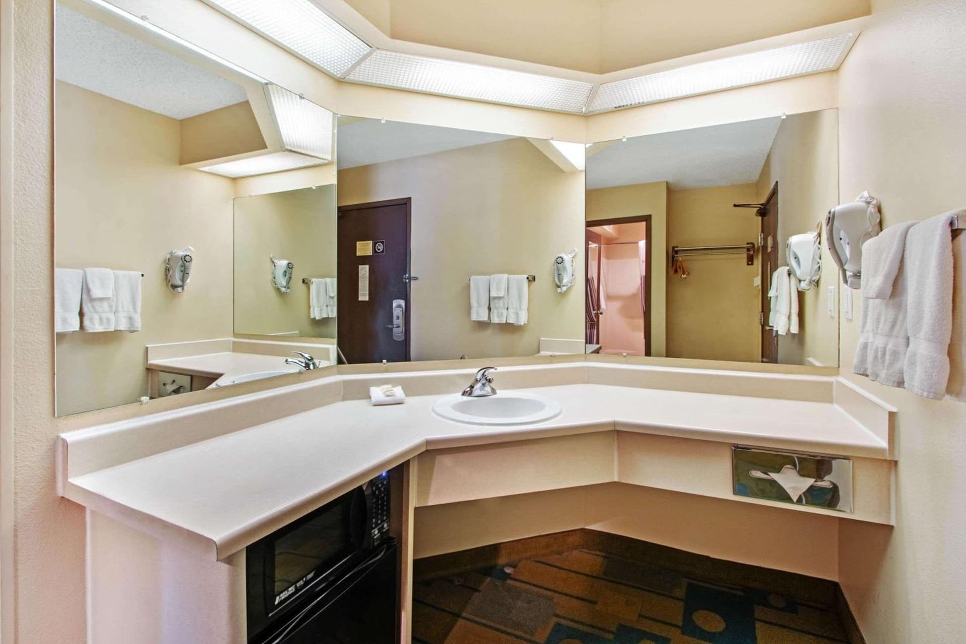 La Quinta by Wyndham Albuquerque Journal Ctr NW gallery photo in Albuquerque, NM — image 23