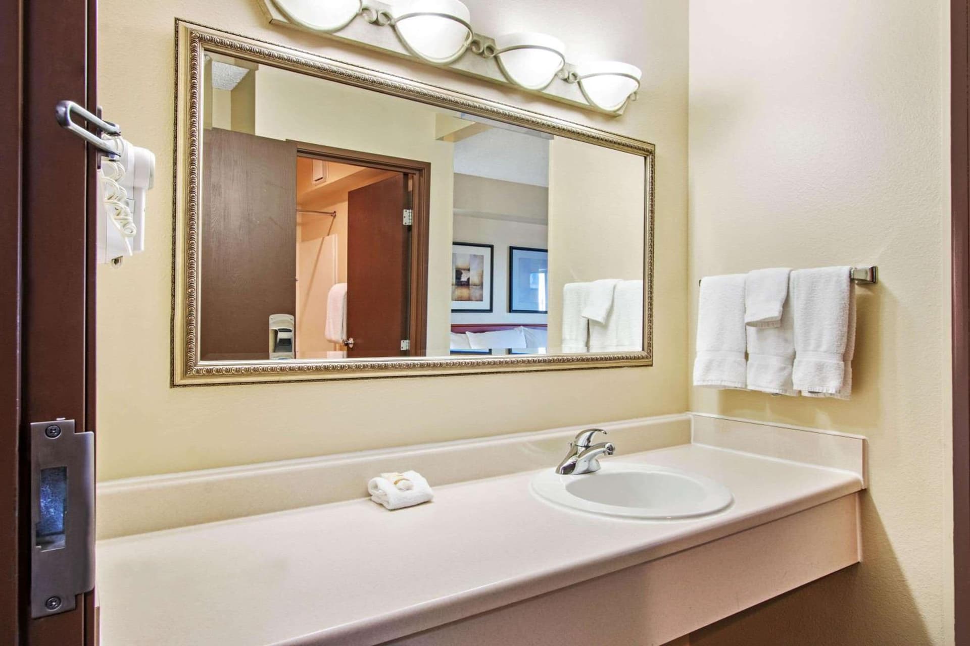 La Quinta by Wyndham Albuquerque Journal Ctr NW property views in Albuquerque, NM — gallery photo 3