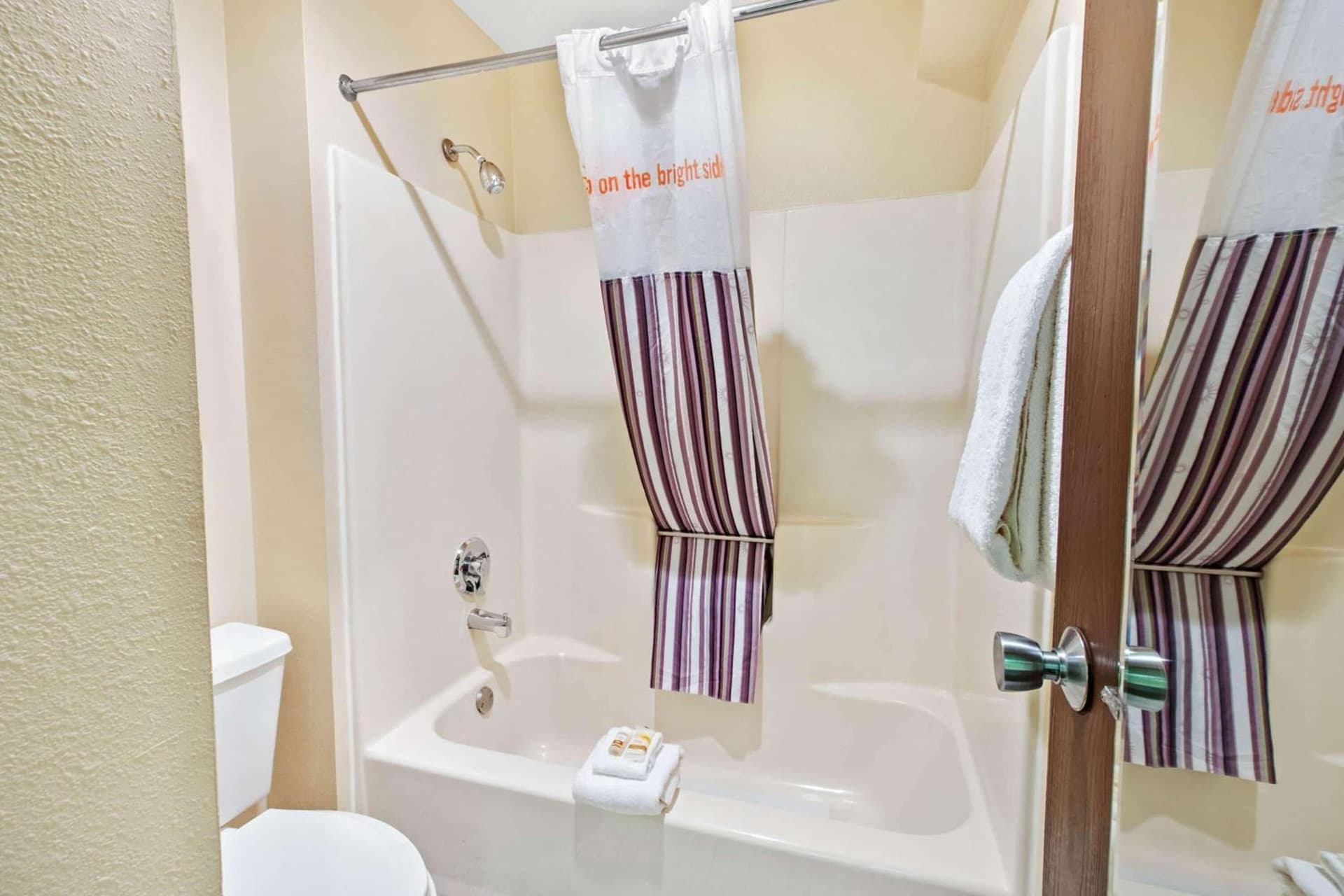 La Quinta by Wyndham Albuquerque Journal Ctr NW gallery photo in Albuquerque, NM — image 11