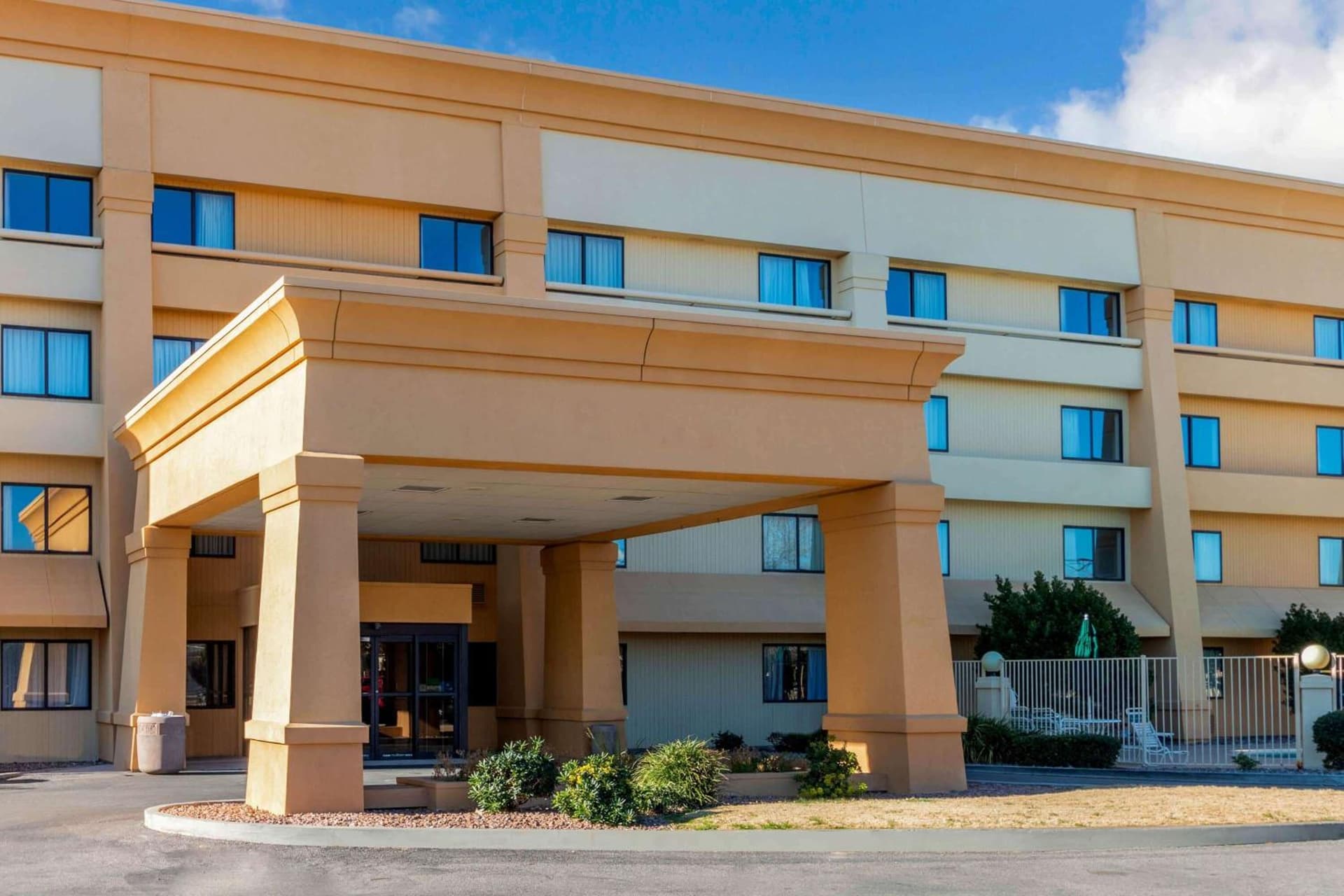 La Quinta Inn & Suites by Wyndham Las Cruces Organ Mountain gallery photo in Las Cruces, NM — image 7