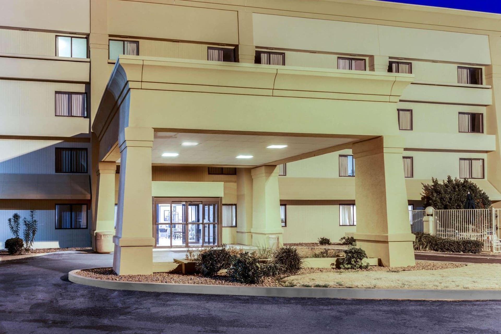 La Quinta Inn & Suites by Wyndham Las Cruces Organ Mountain gallery photo in Las Cruces, NM — image 8