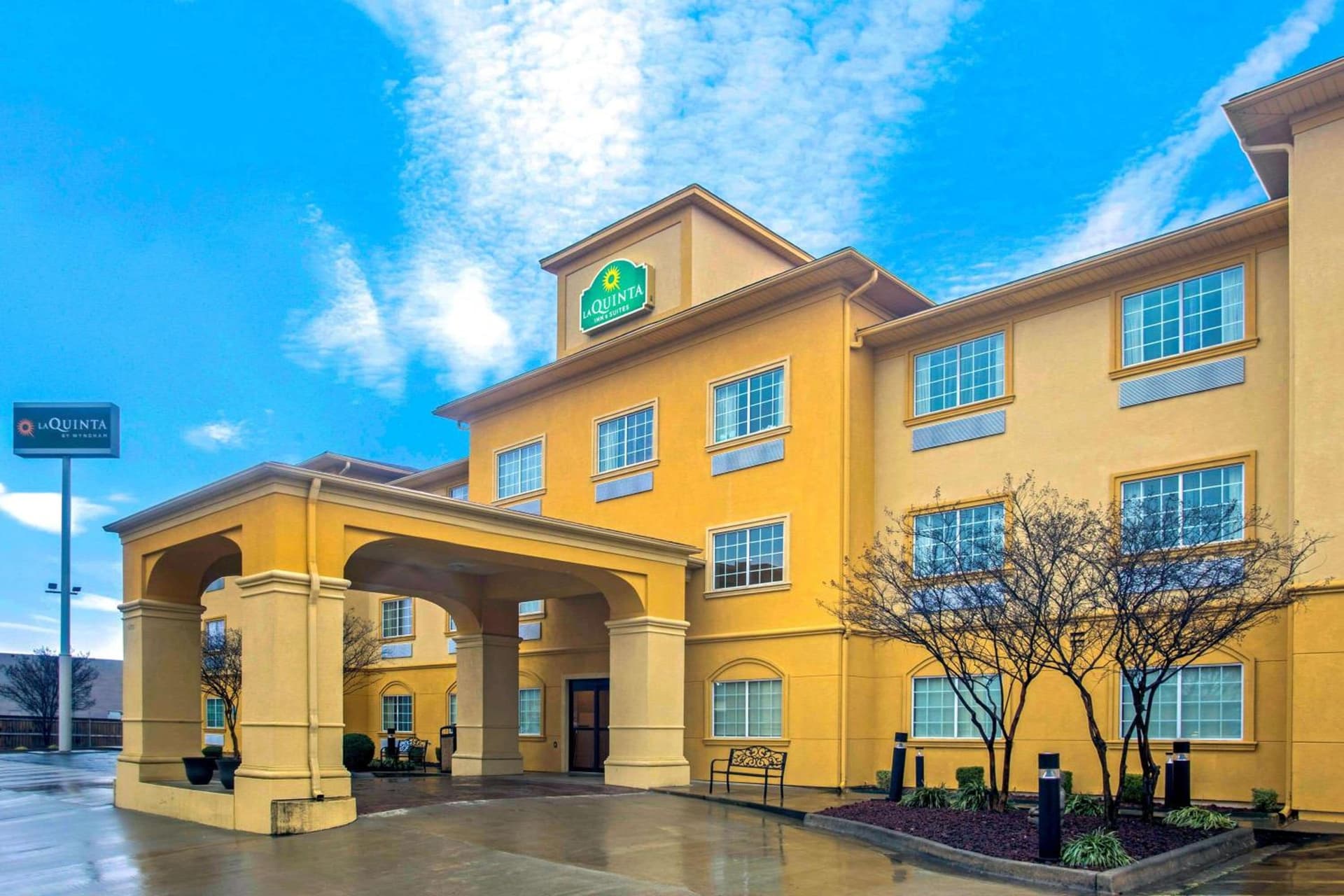 La Quinta by Wyndham Fort Smith exterior or lobby in Massard, AR — main listing photo