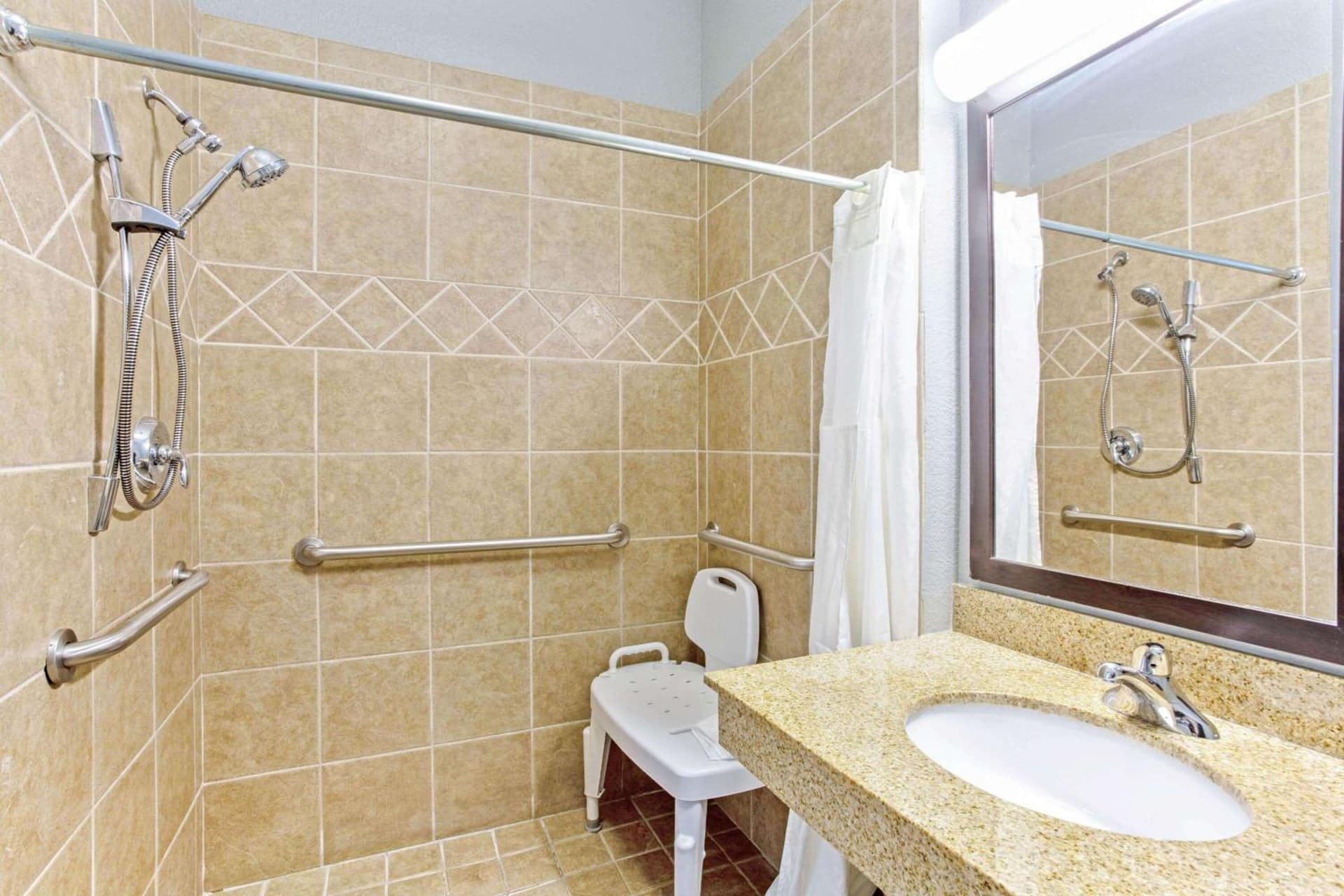 Stay Express Inn & Suites - Mobile, Al property views in Mobile, AL — gallery photo 3