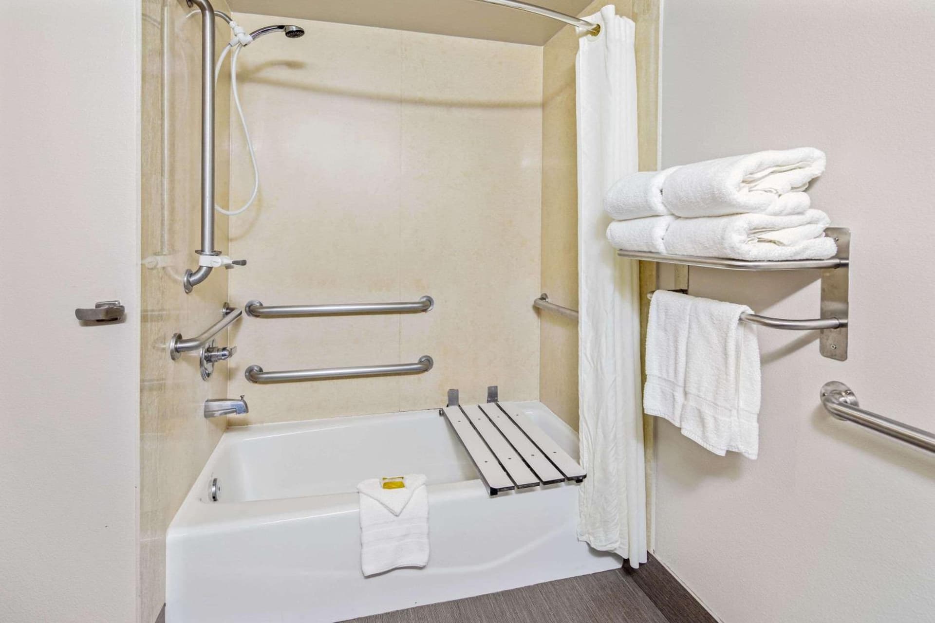 La Quinta by Wyndham Temecula gallery photo in Temecula, CA — image 24