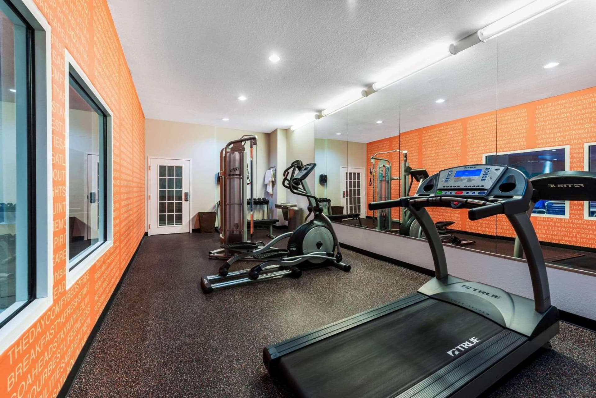 La Quinta by Wyndham Orange gallery photo in Orange, TX — image 5