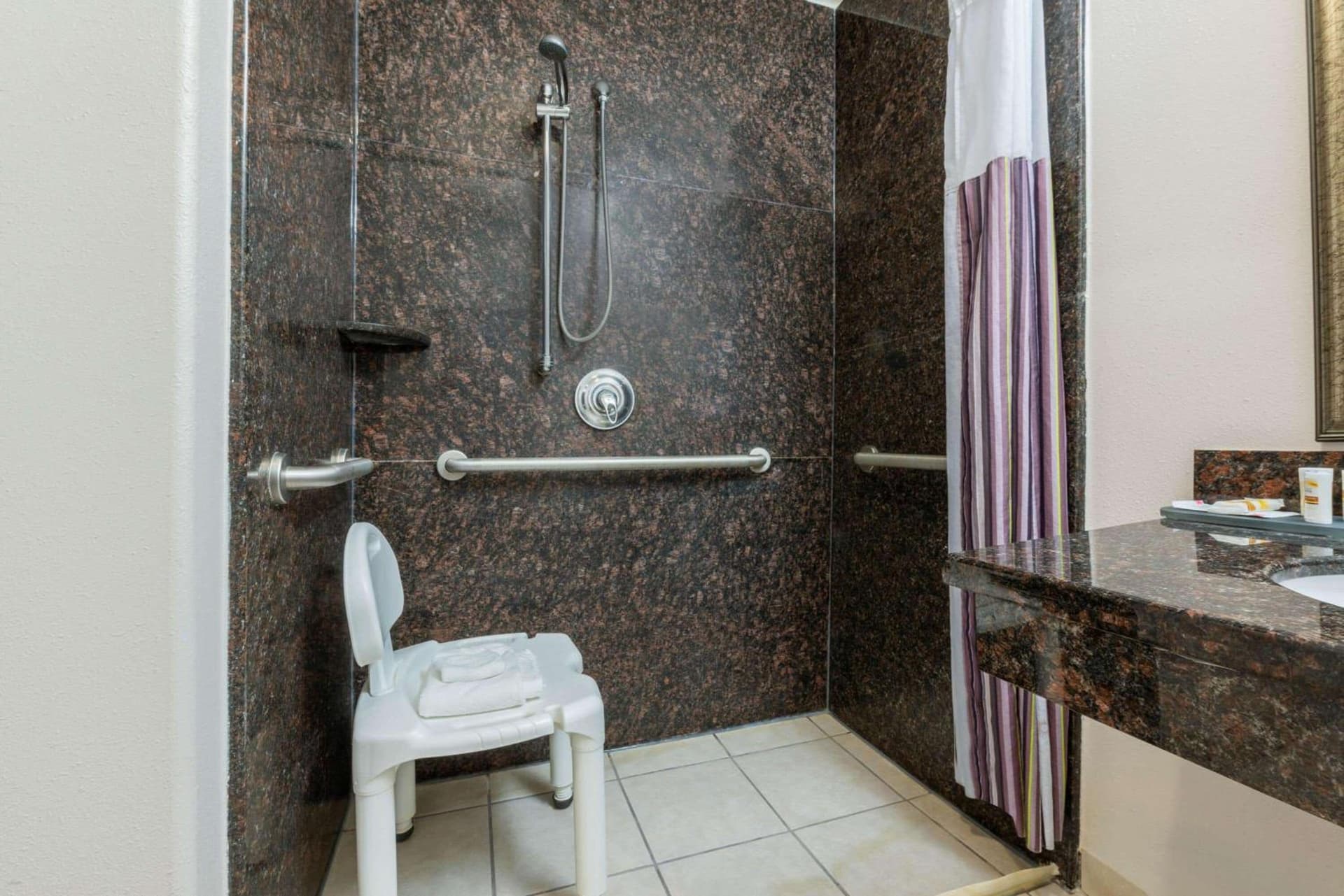 La Quinta by Wyndham Orange gallery photo in Orange, TX — image 22