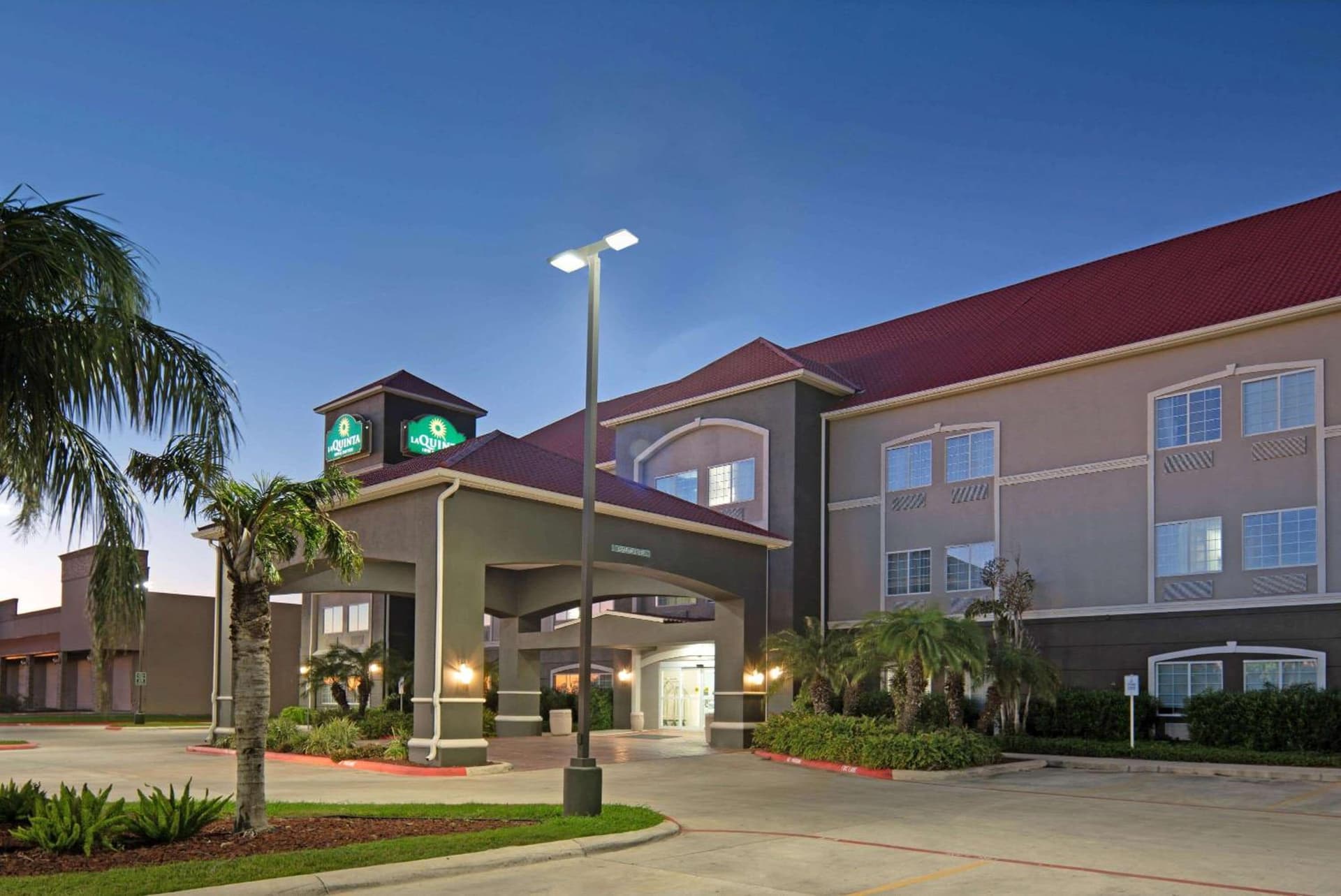 La Quinta Inn & Suites by Wyndham Mercedes Outlet Mall gallery photo in Mercedes, TX — image 28