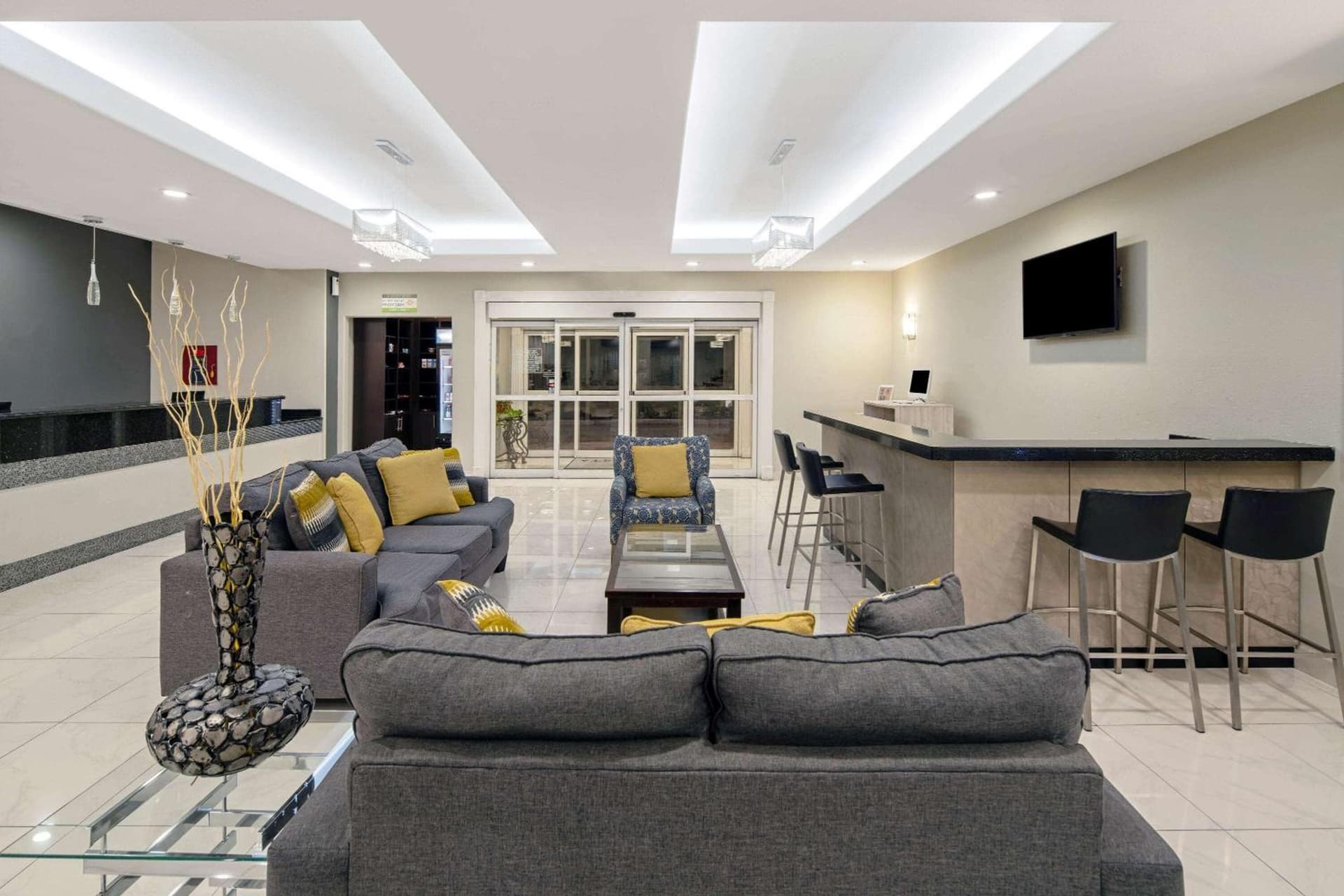 La Quinta Inn & Suites by Wyndham Mercedes Outlet Mall gallery photo in Mercedes, TX — image 36