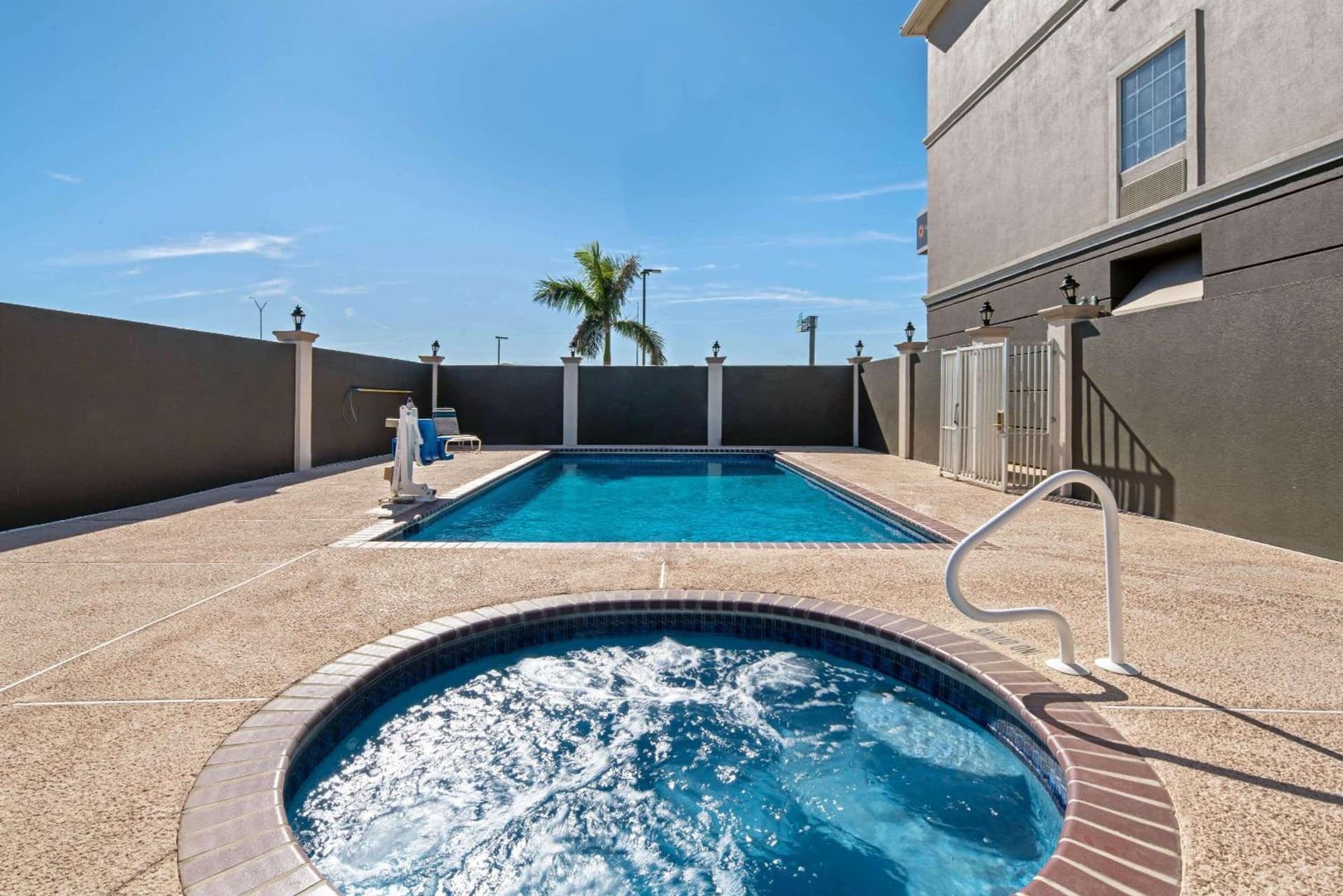 La Quinta Inn & Suites by Wyndham Mercedes Outlet Mall gallery photo in Mercedes, TX — image 20