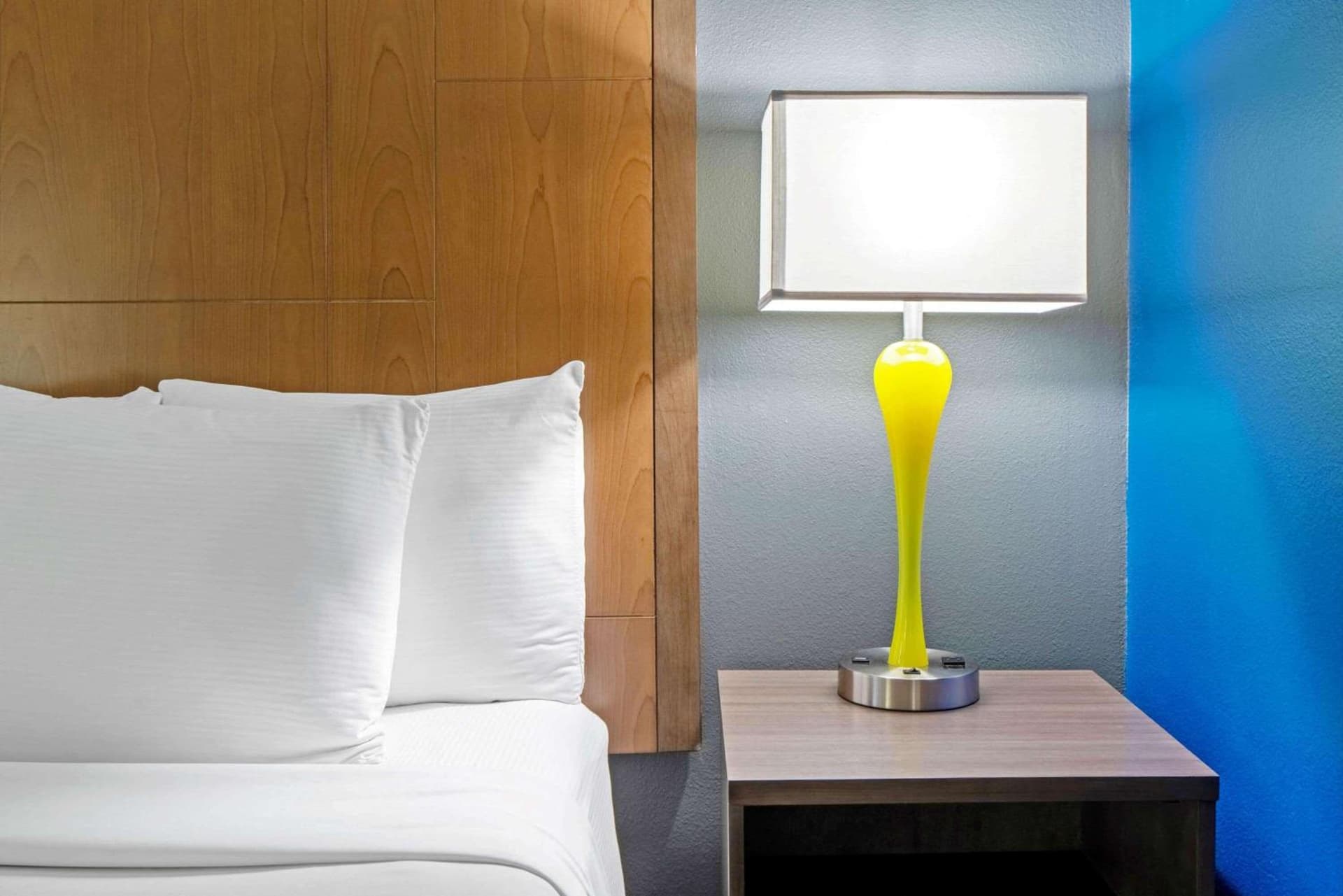La Quinta Inn & Suites by Wyndham Mercedes Outlet Mall gallery photo in Mercedes, TX — image 11