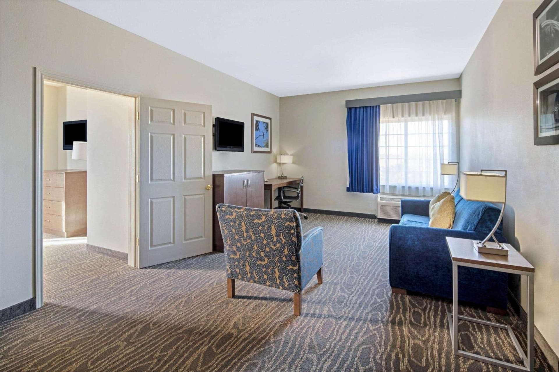 La Quinta Inn & Suites by Wyndham Mercedes Outlet Mall gallery photo in Mercedes, TX — image 12
