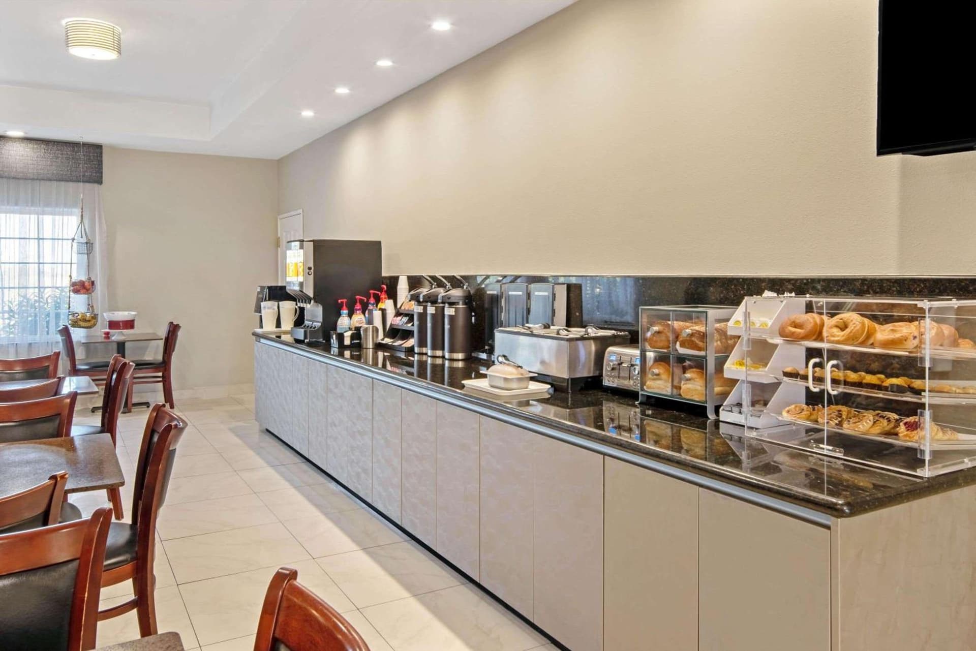 La Quinta Inn & Suites by Wyndham Mercedes Outlet Mall gallery photo in Mercedes, TX — image 40