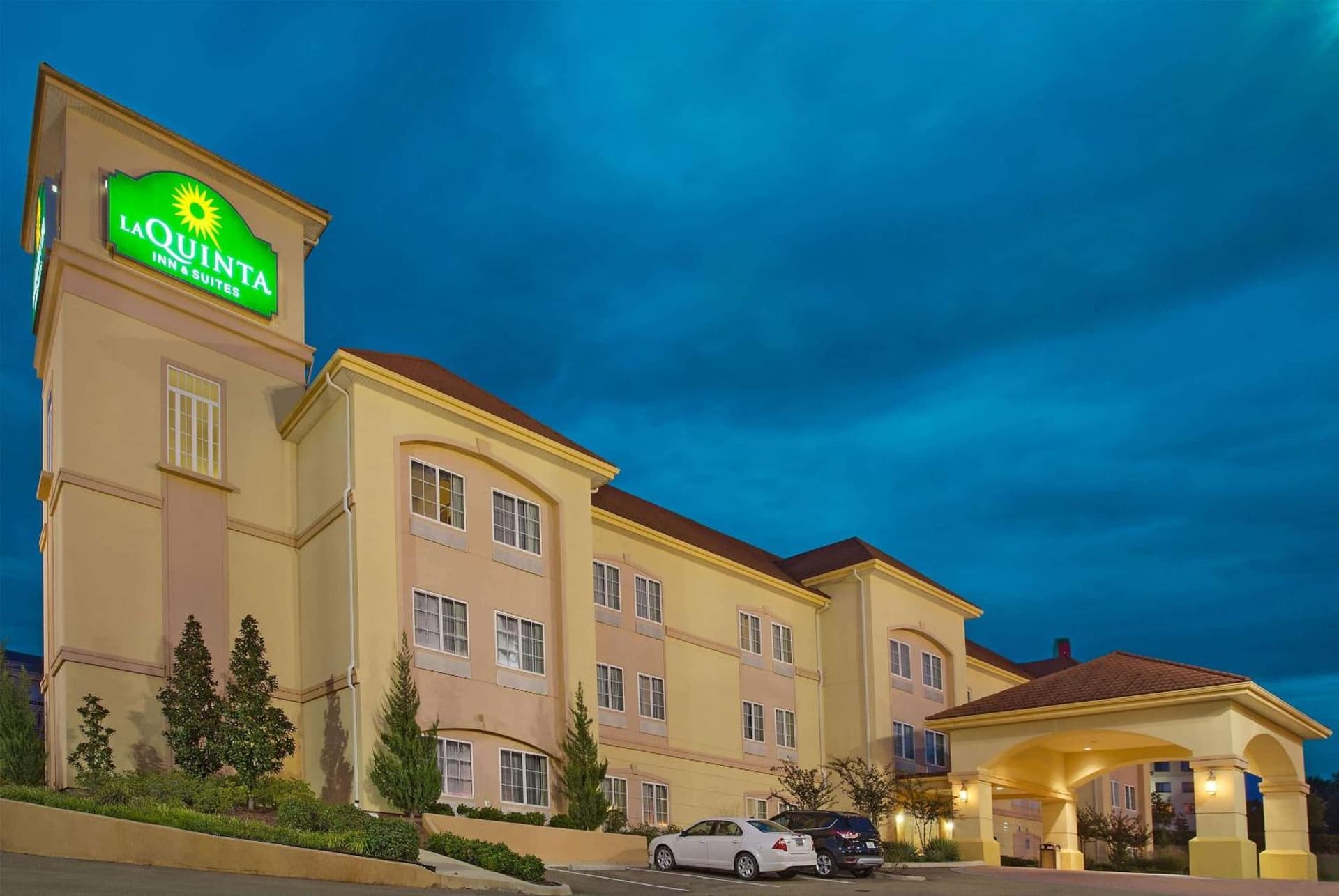 La Quinta by Wyndham Vicksburg featured exterior or lobby in Vicksburg, MS — similar hotel