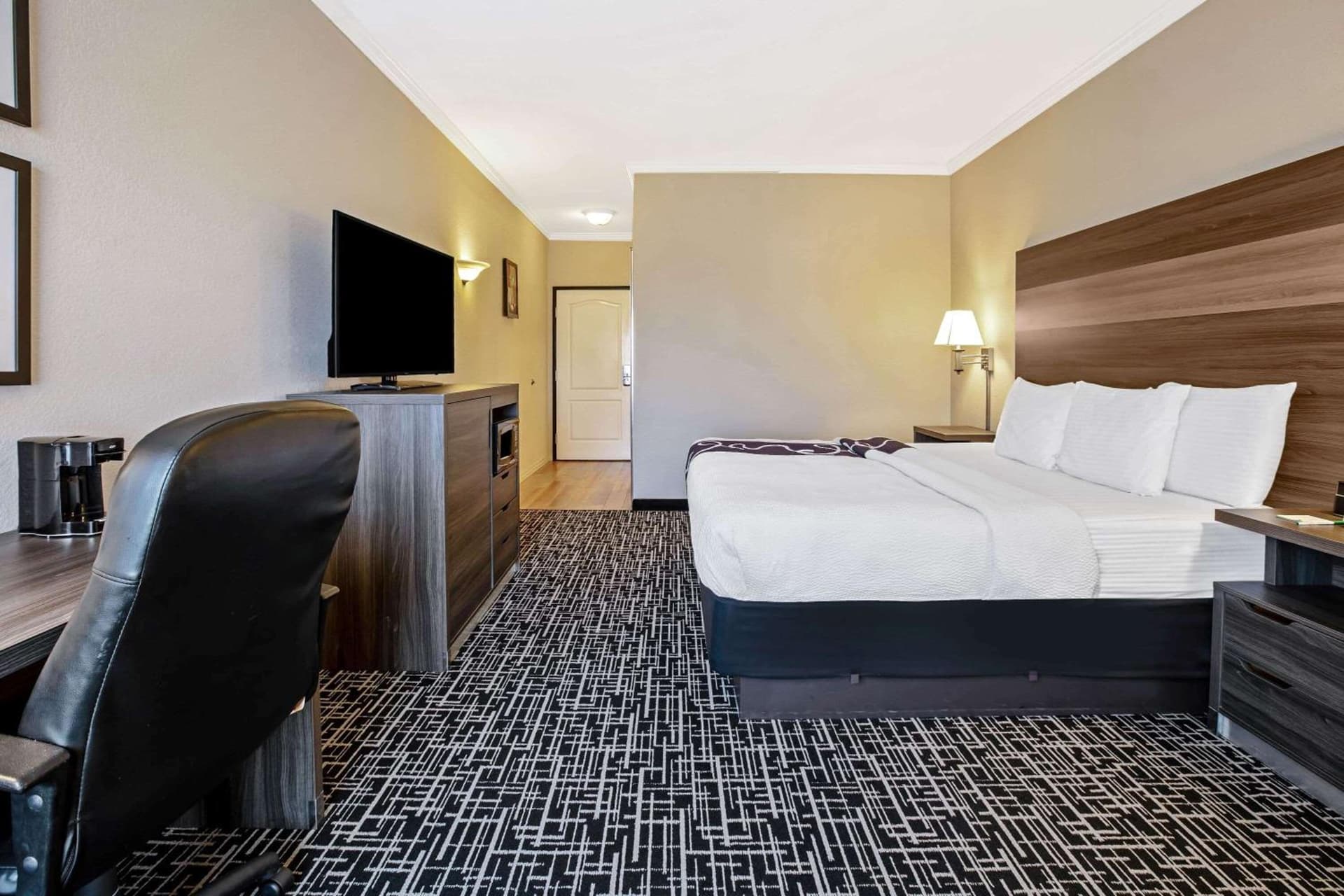 La Quinta by Wyndham Garland Harbor Point gallery photo in Garland, TX — image 75