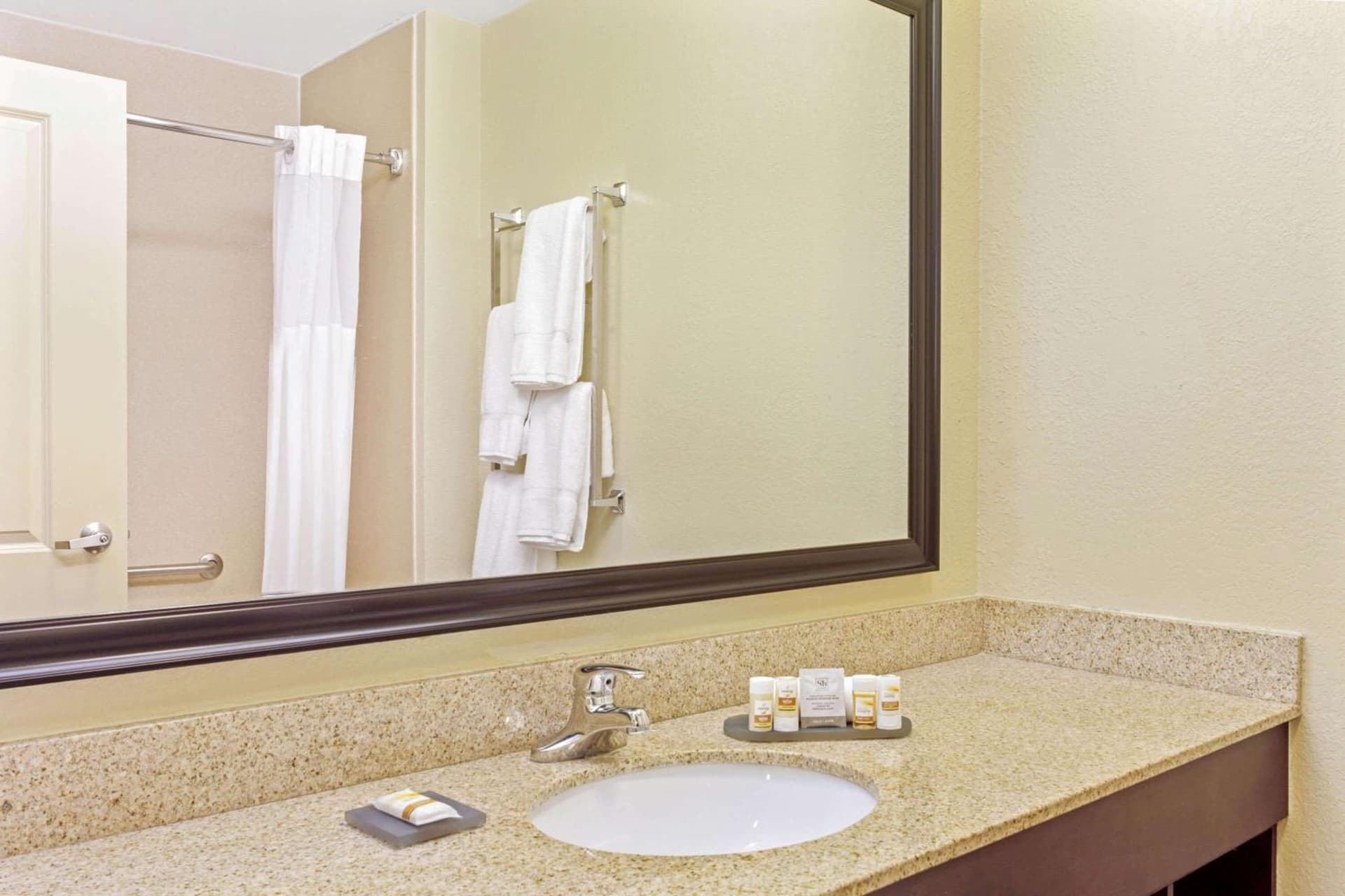La Quinta by Wyndham Lancaster gallery photo in Ronks, PA — image 9