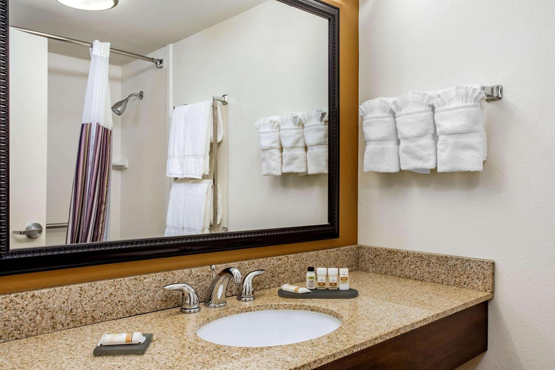 La Quinta by Wyndham Danbury gallery photo in Danbury, CT — image 6